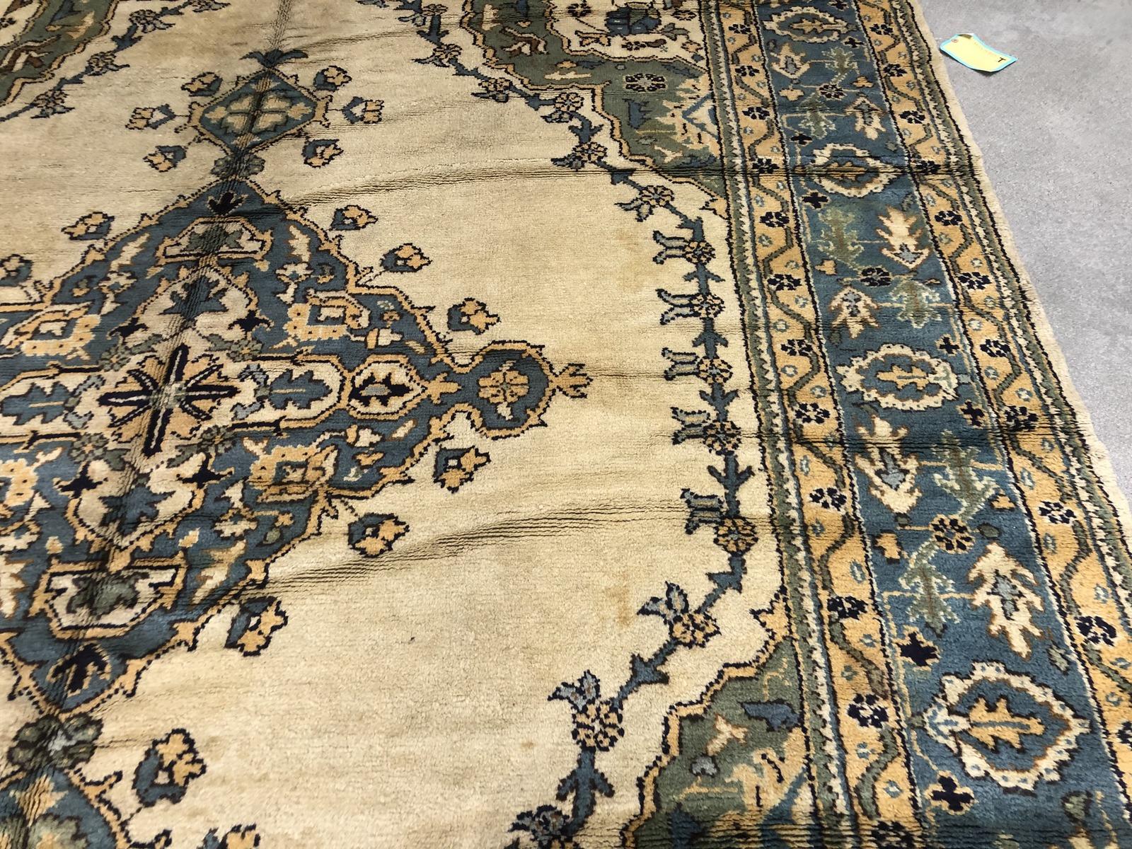 Antique Oushak Rug In Good Condition For Sale In Los Angeles, CA