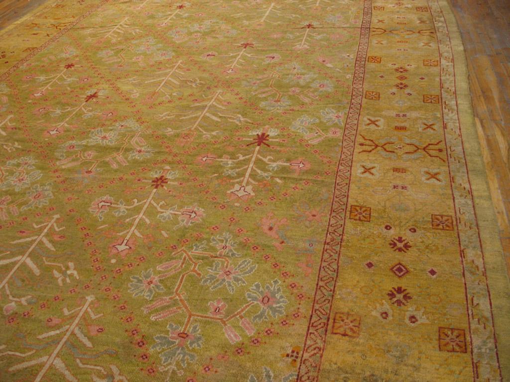 Antique Oushak Rug In Good Condition In New York, NY