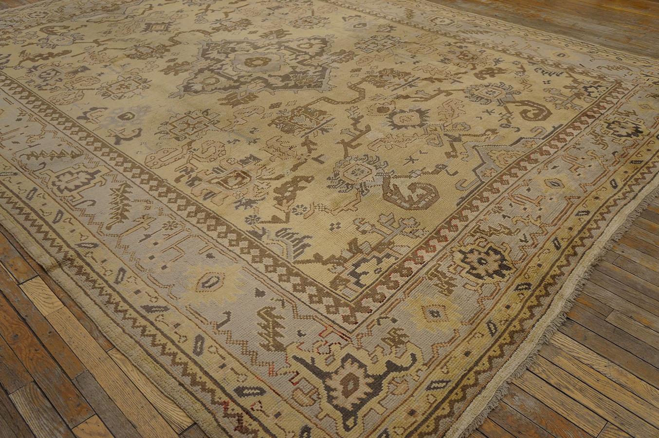 Türkischer Oushak-Teppich des frühen 20. Jahrhunderts ( 9''3 x 11''10 - 282 x 360) (Frühes 20. Jahrhundert) im Angebot