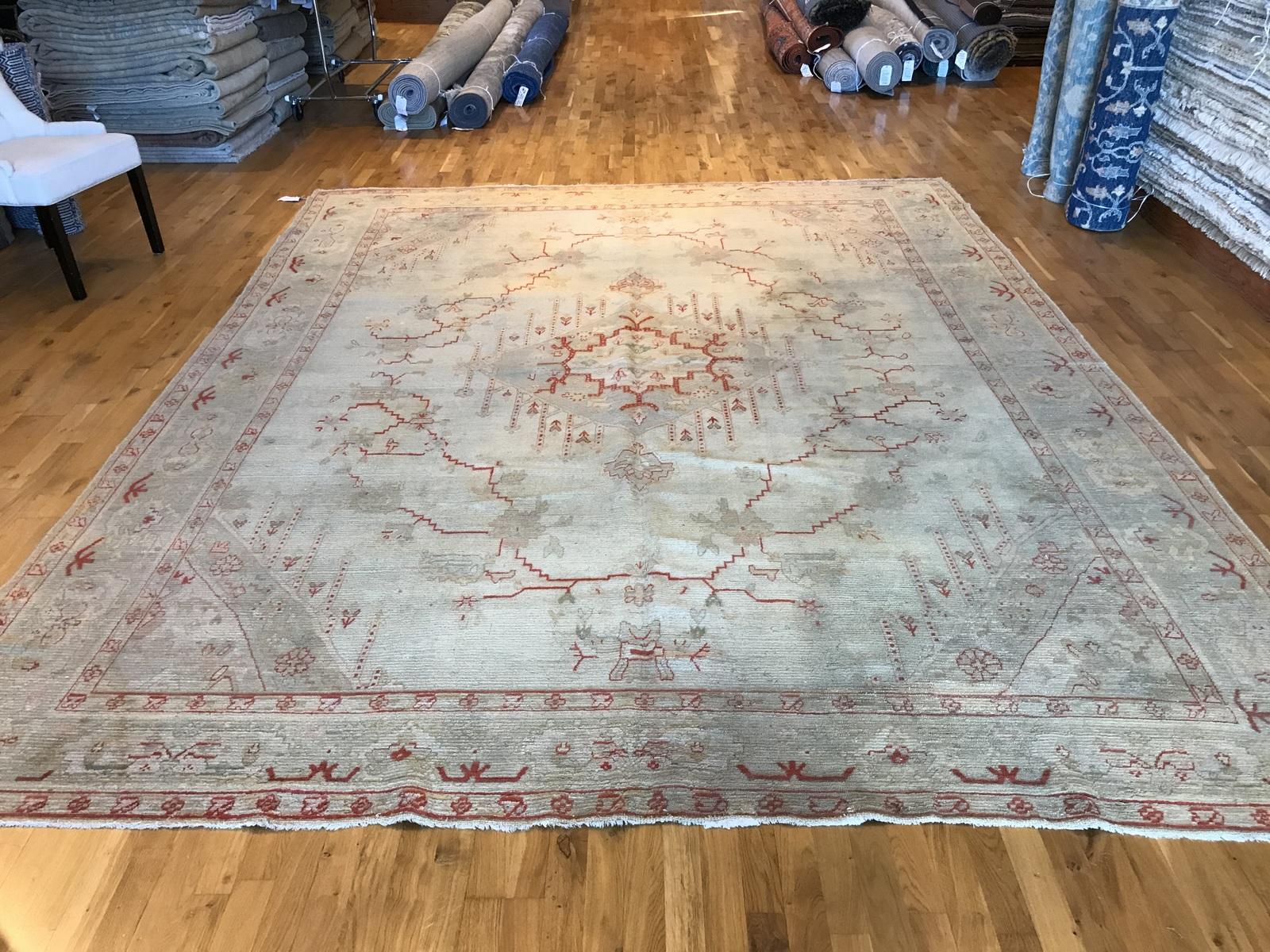 Antique Oushak rug

Measurement: 9'9