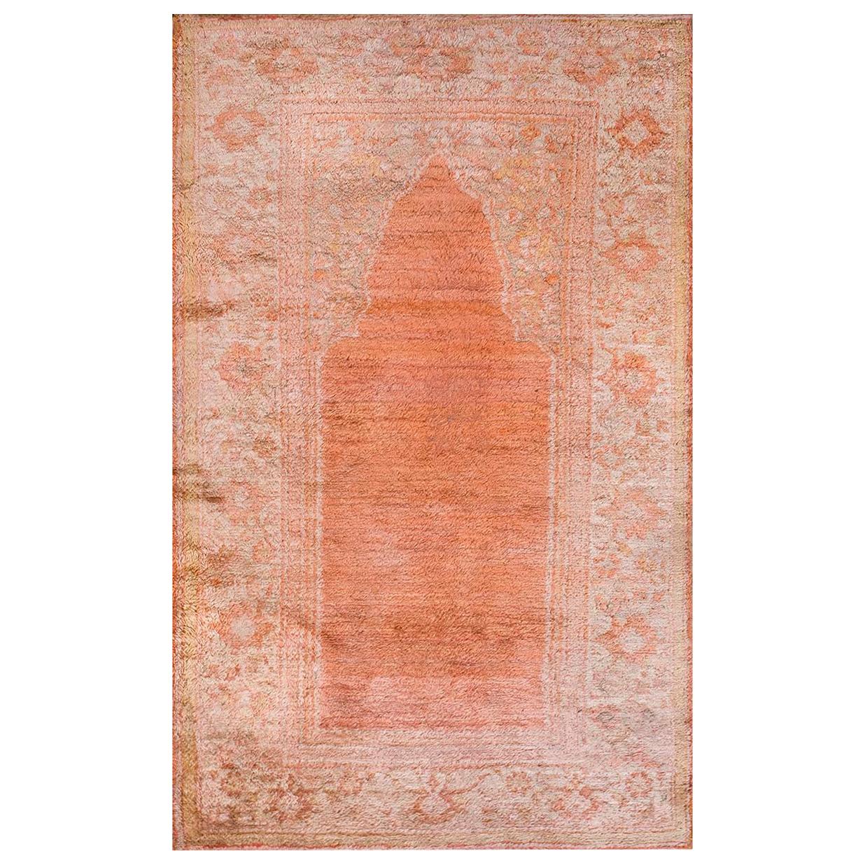 Türkischer Angora Oushak-Gebetteppich des 19. Jahrhunderts ( 3'10" x 5'10" - 117 x 178) im Angebot