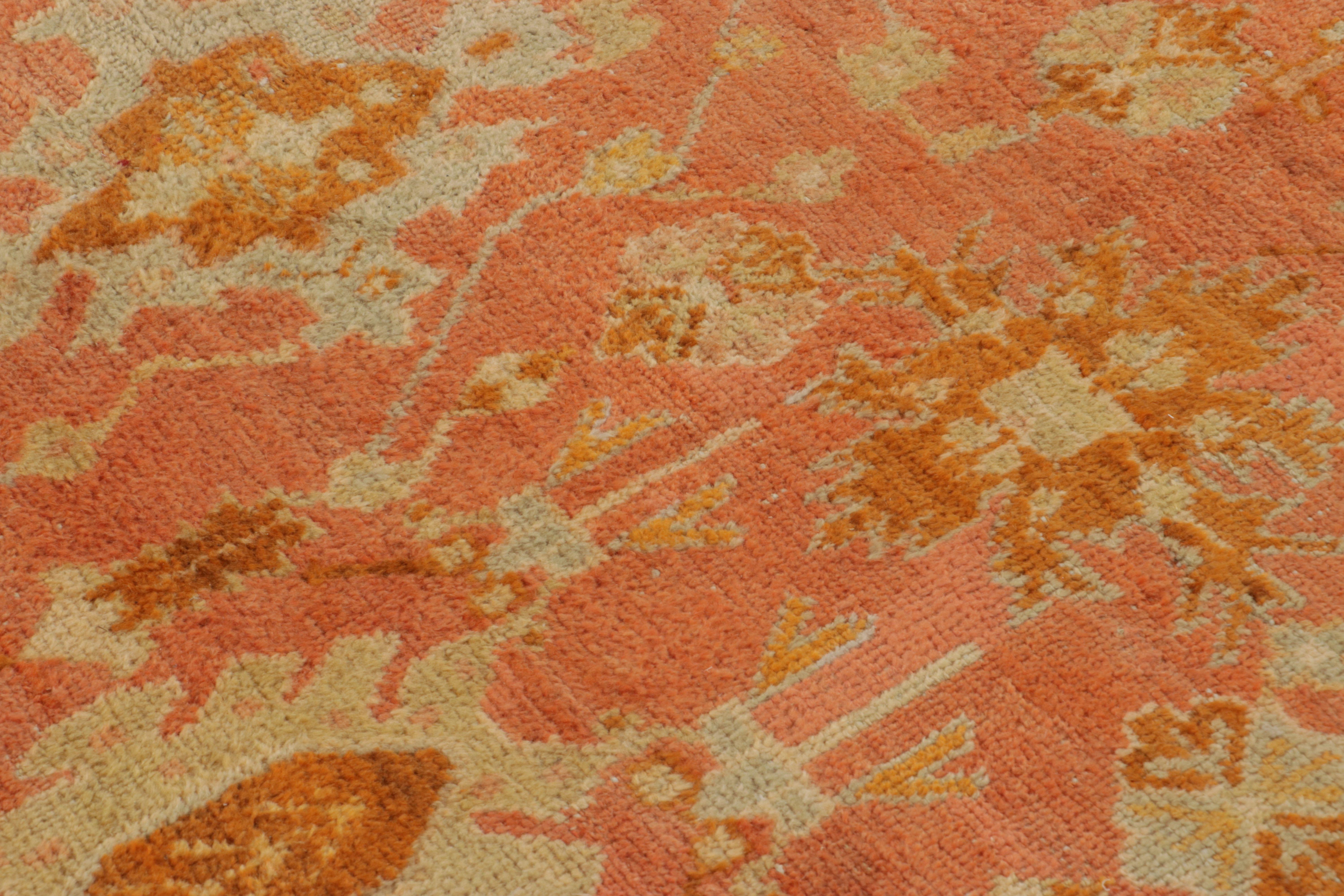 Turco Tappeto antico Oushak, Grande fiore stravagante in arancione corallo e albicocca-Rug & Kilim in vendita