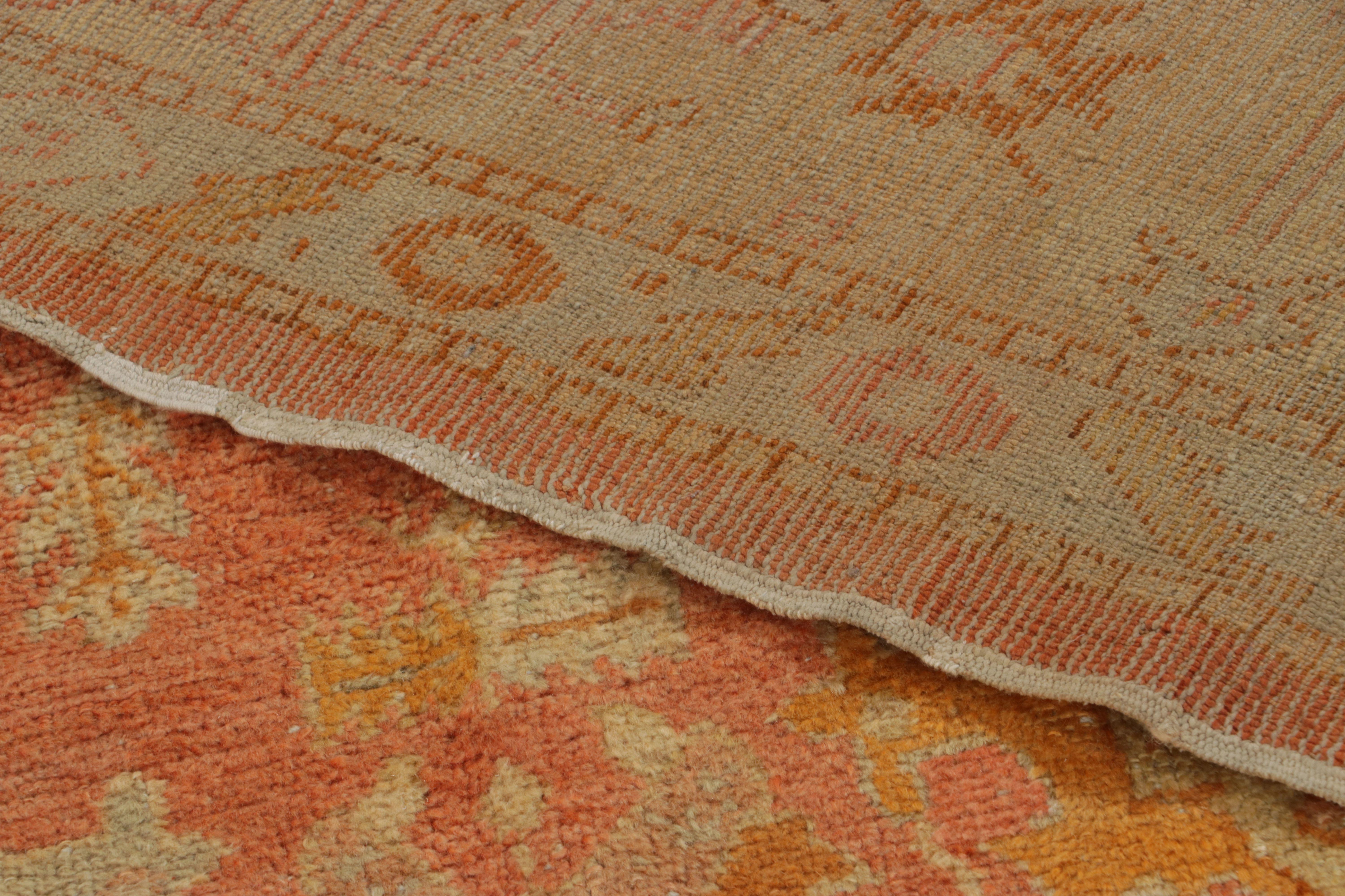 Lana Tappeto antico Oushak, Grande fiore stravagante in arancione corallo e albicocca-Rug & Kilim in vendita