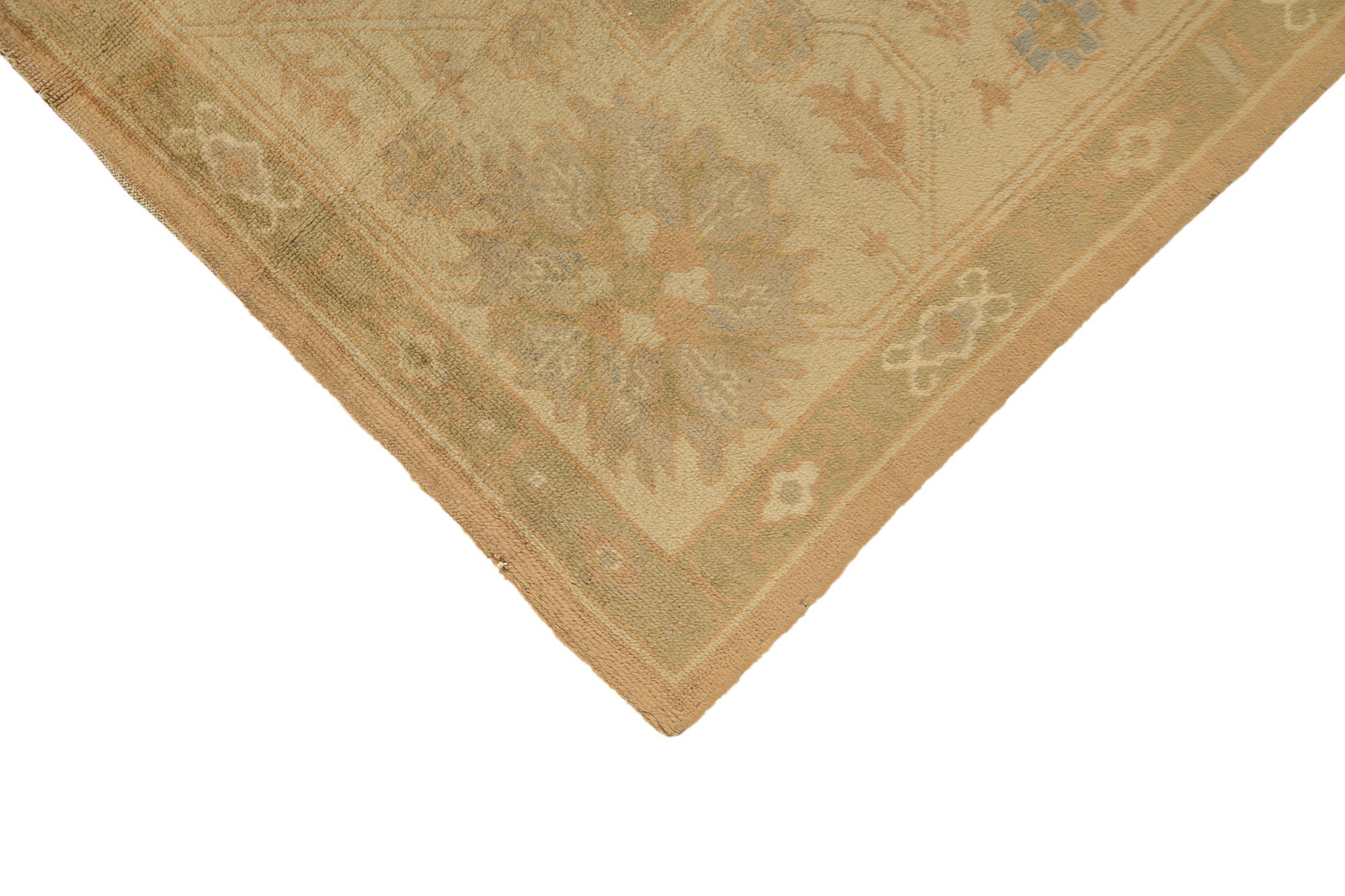 Metà XX secolo Tappeto antico Oushak, annodato a mano, 11x10.2 ft - Beige, sabbia e rosa sbiadito in vendita