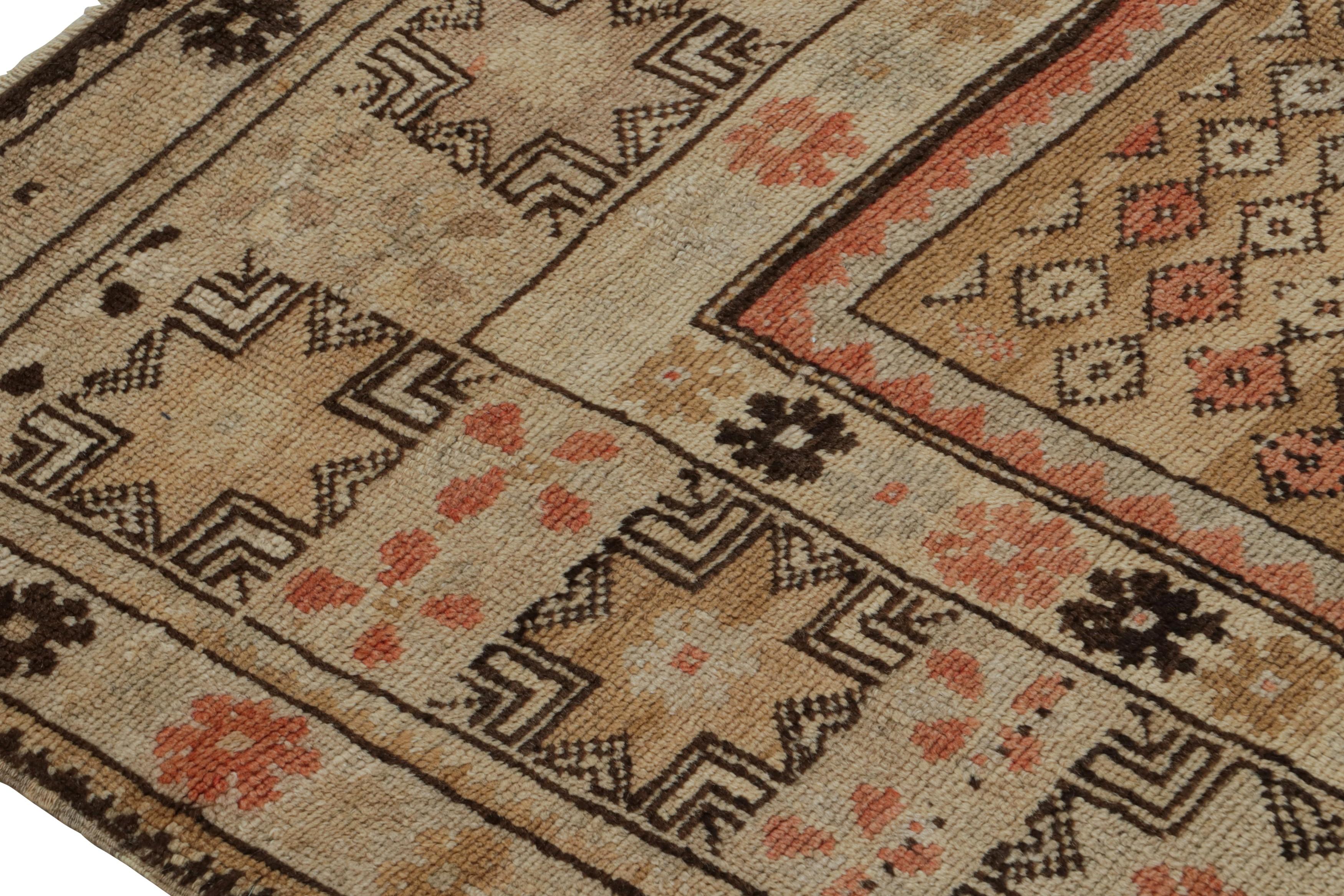 Antique Oushak rug in Beige-Brown Tribal Patterns by Rug & Kilim In Good Condition For Sale In Long Island City, NY