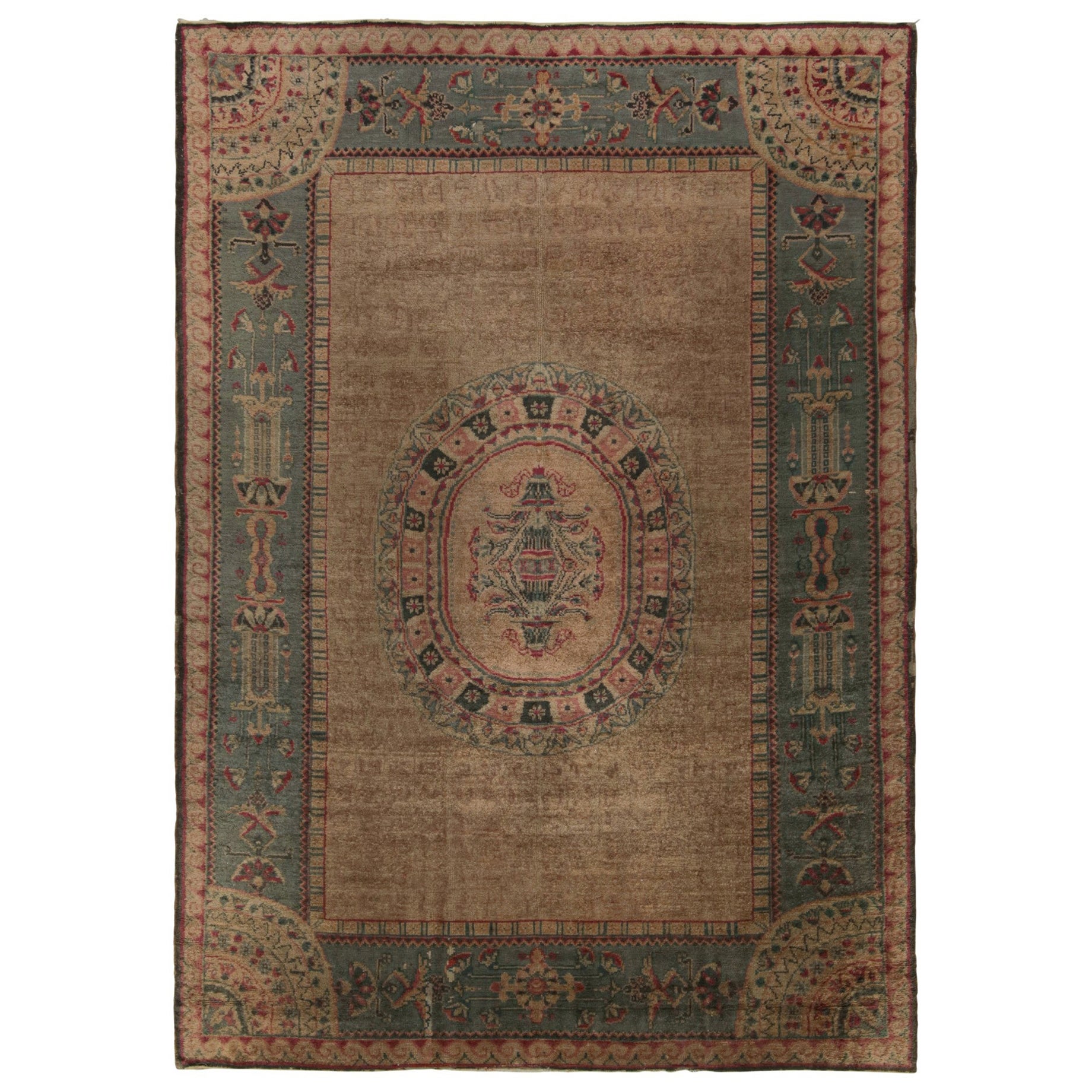 Tappeto antico Oushak marrone con motivi floreali blu in vendita