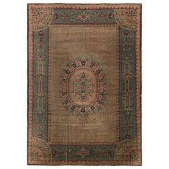 Antiker Oushak-Teppich in Brown mit blauen Blumenmustern