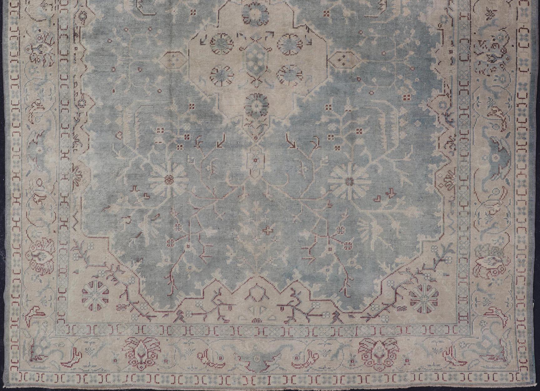 Antiker Oushak-Teppich in Hellgrau-Blau von Keivan Woven Arts 10'9 x 14'2 (Türkisch) im Angebot