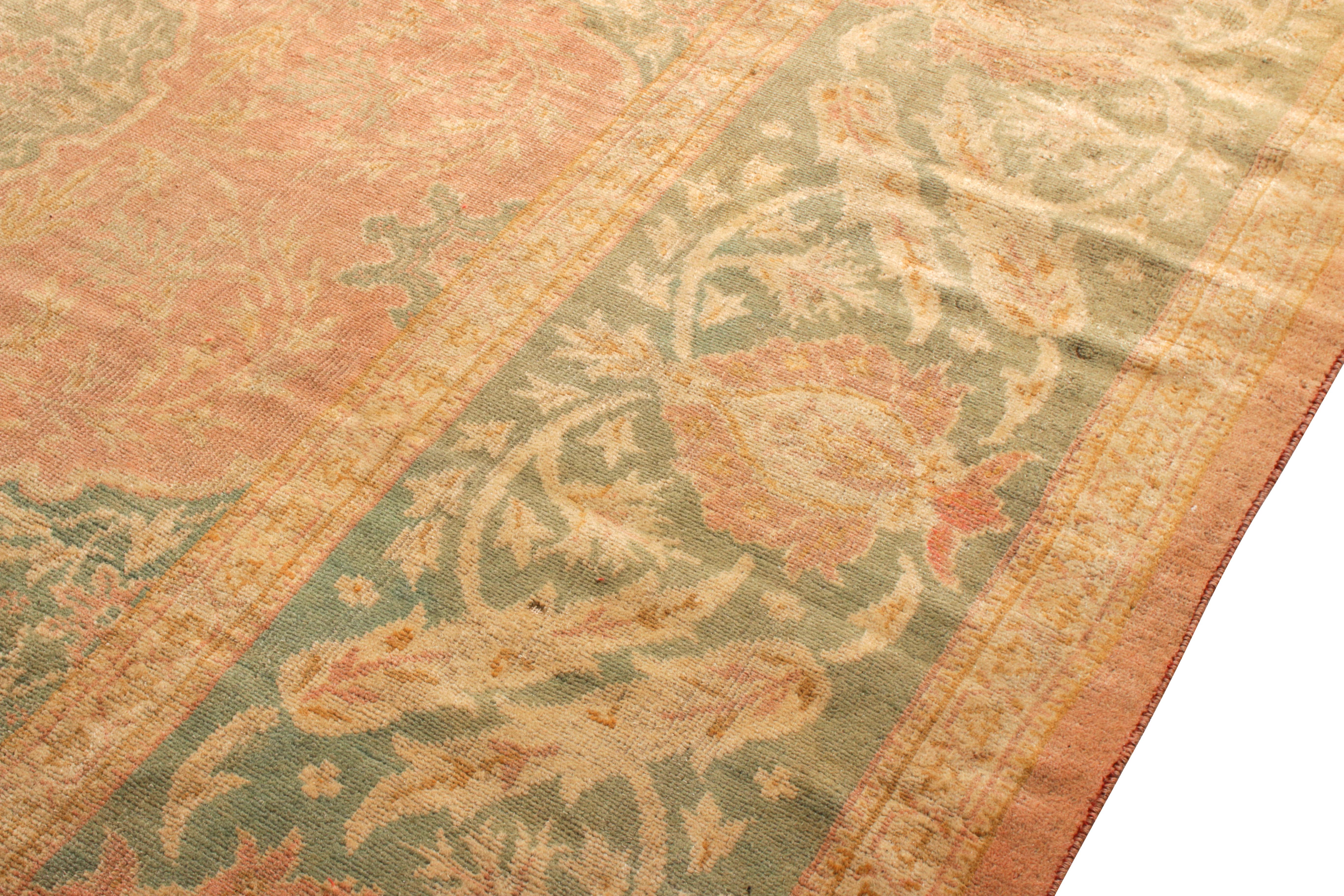 Antiker Oushak-Teppich mit rotem und grünem Allover-Blumenmuster (Handgeknüpft) im Angebot