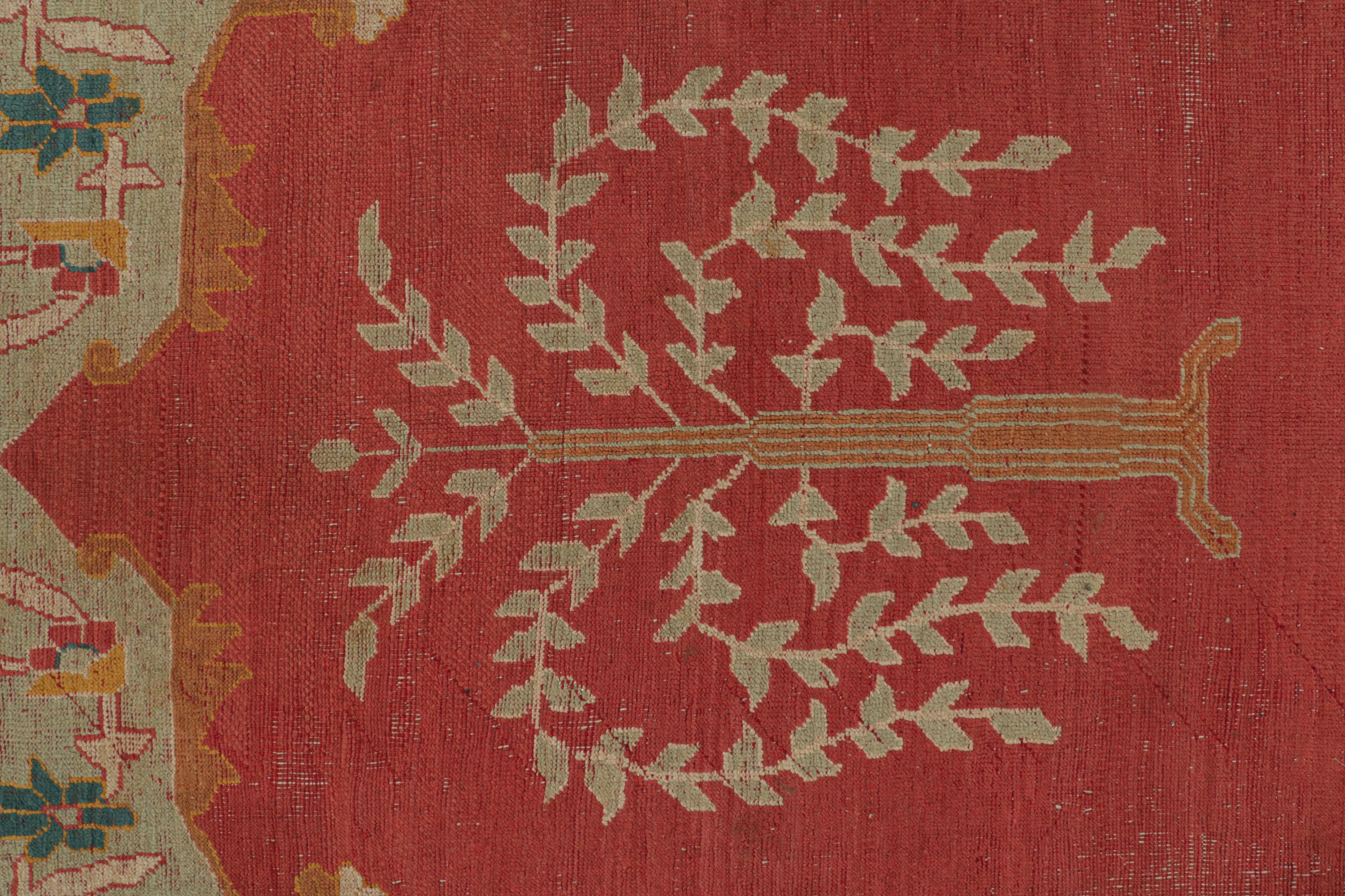 Antiker Oushak-Teppich in Rot mit floralen Medaillons (Türkisch) im Angebot