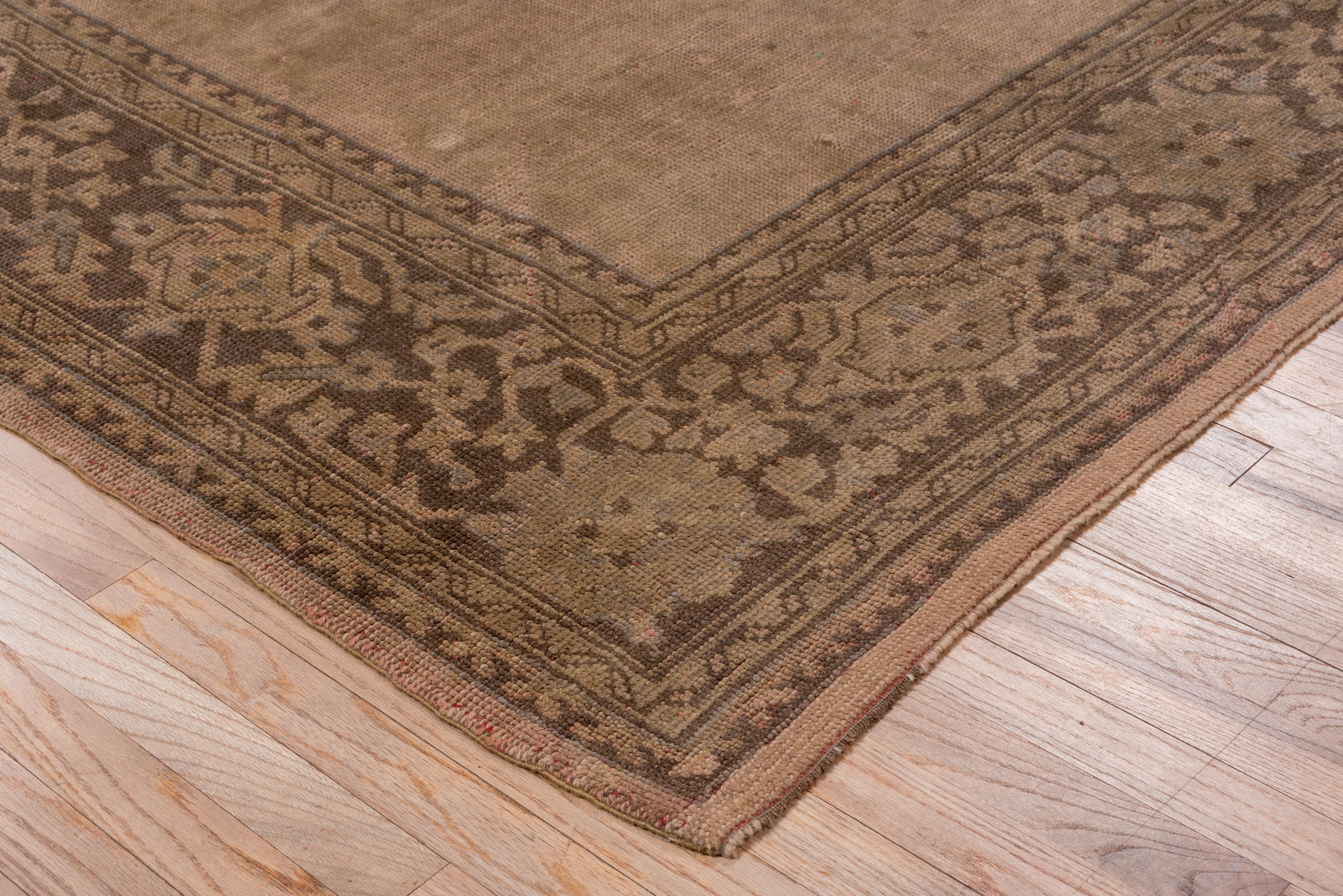Antique Oushak Rug, Plain Field In Good Condition For Sale In New York, NY
