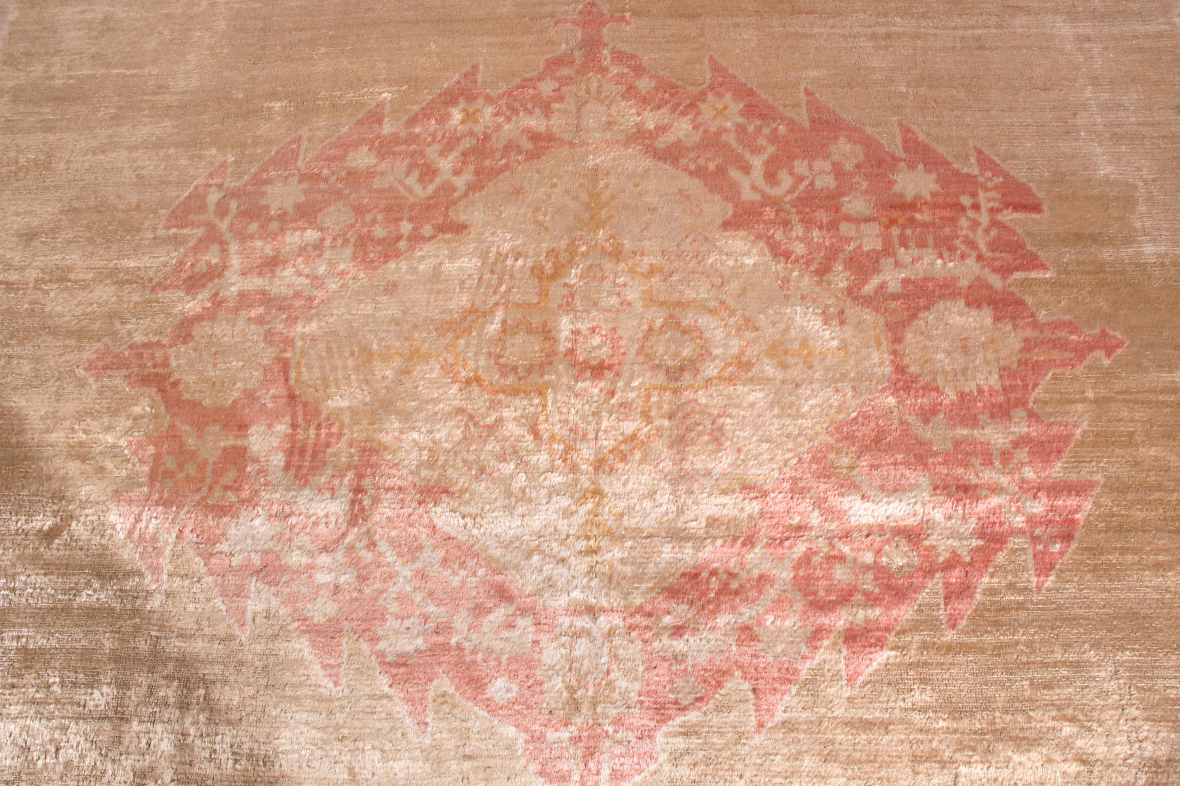 Antiker Oushak-Teppich aus roter und goldener Angorawolle mit geometrischem Muster (Handgeknüpft) im Angebot