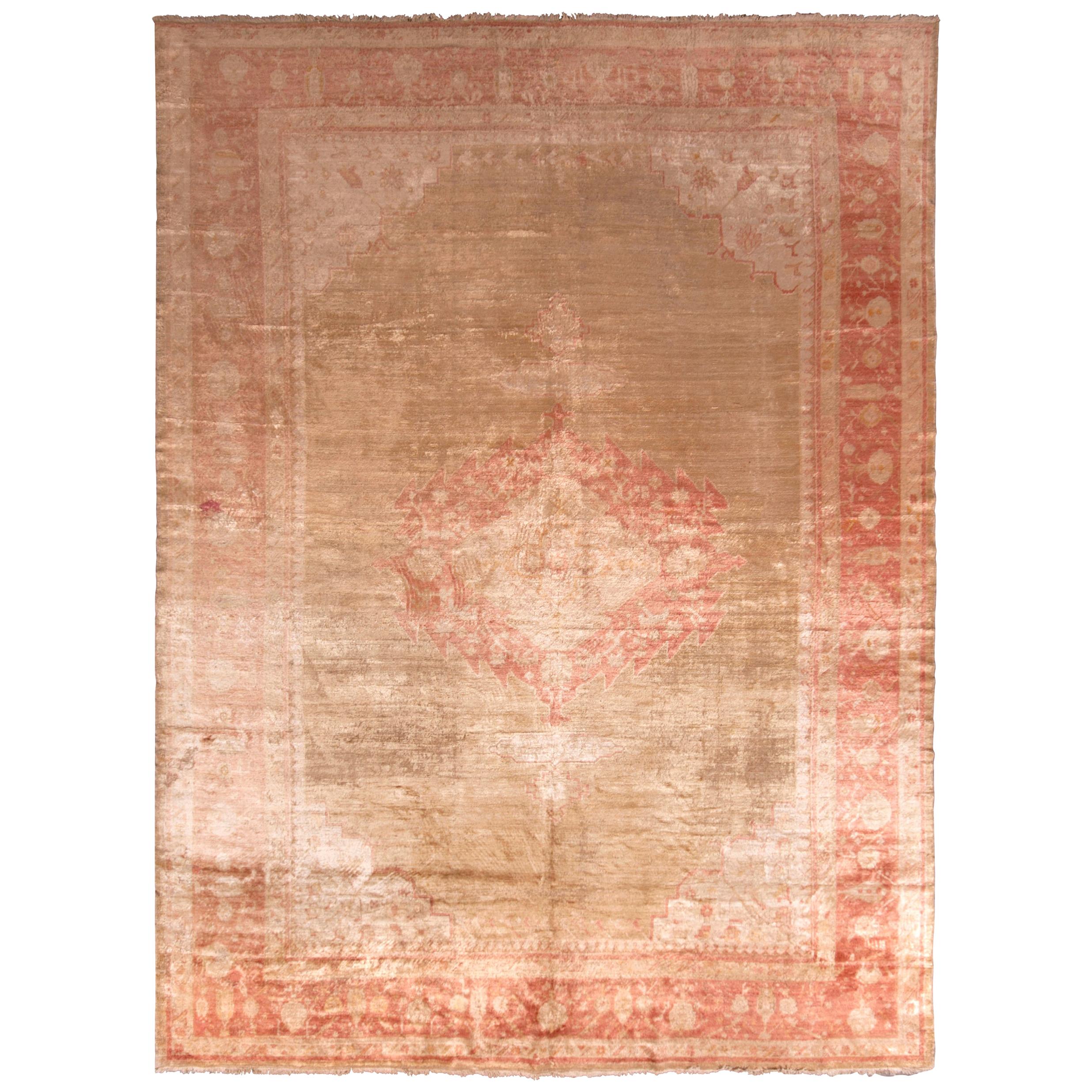 Antiker Oushak-Teppich aus roter und goldener Angorawolle mit geometrischem Muster