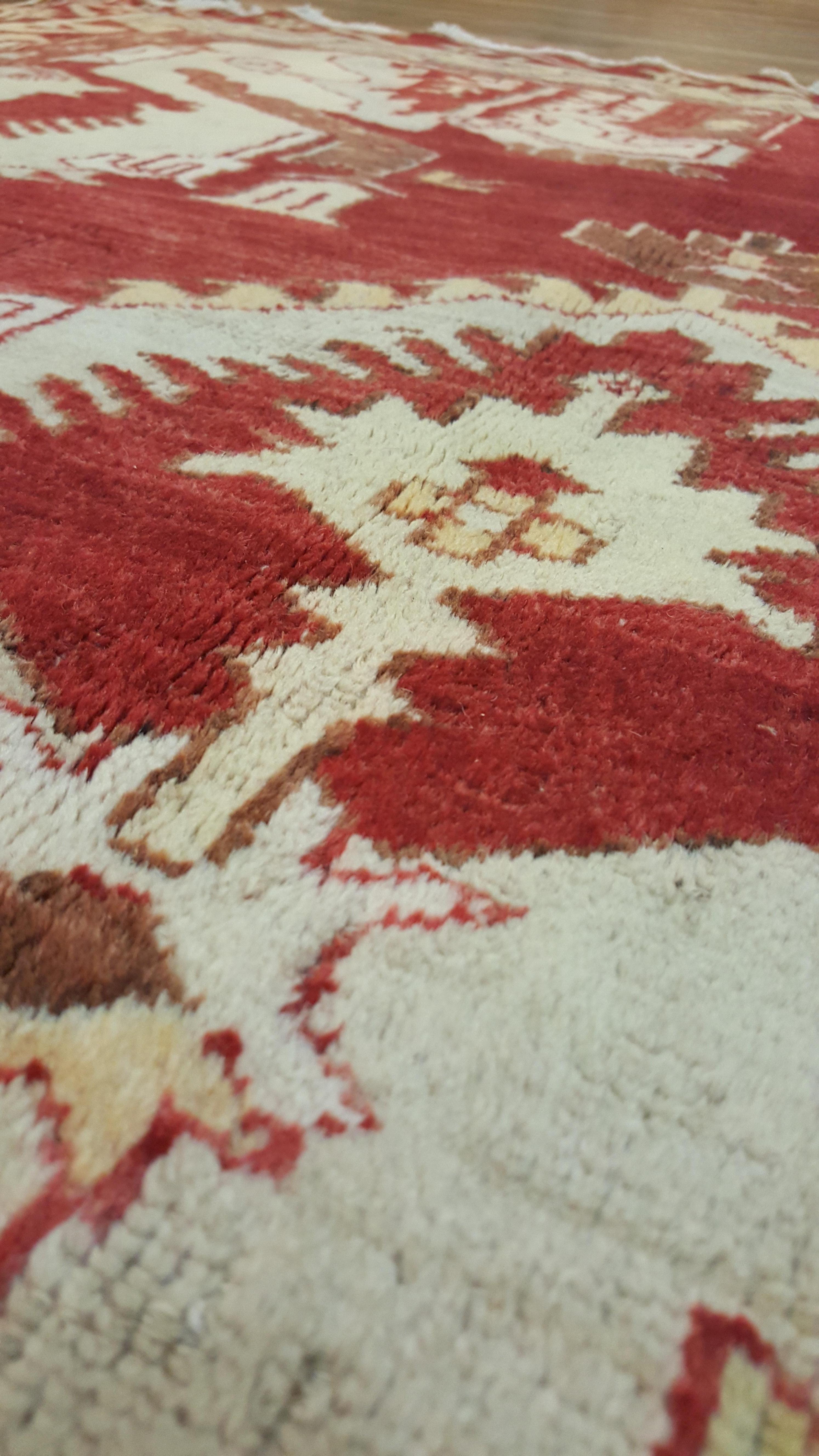 Antiker Oushak-Teppich, türkischer handgefertigter orientalischer Teppich, rot, beige, kühnes Design 5x8 im Angebot 1