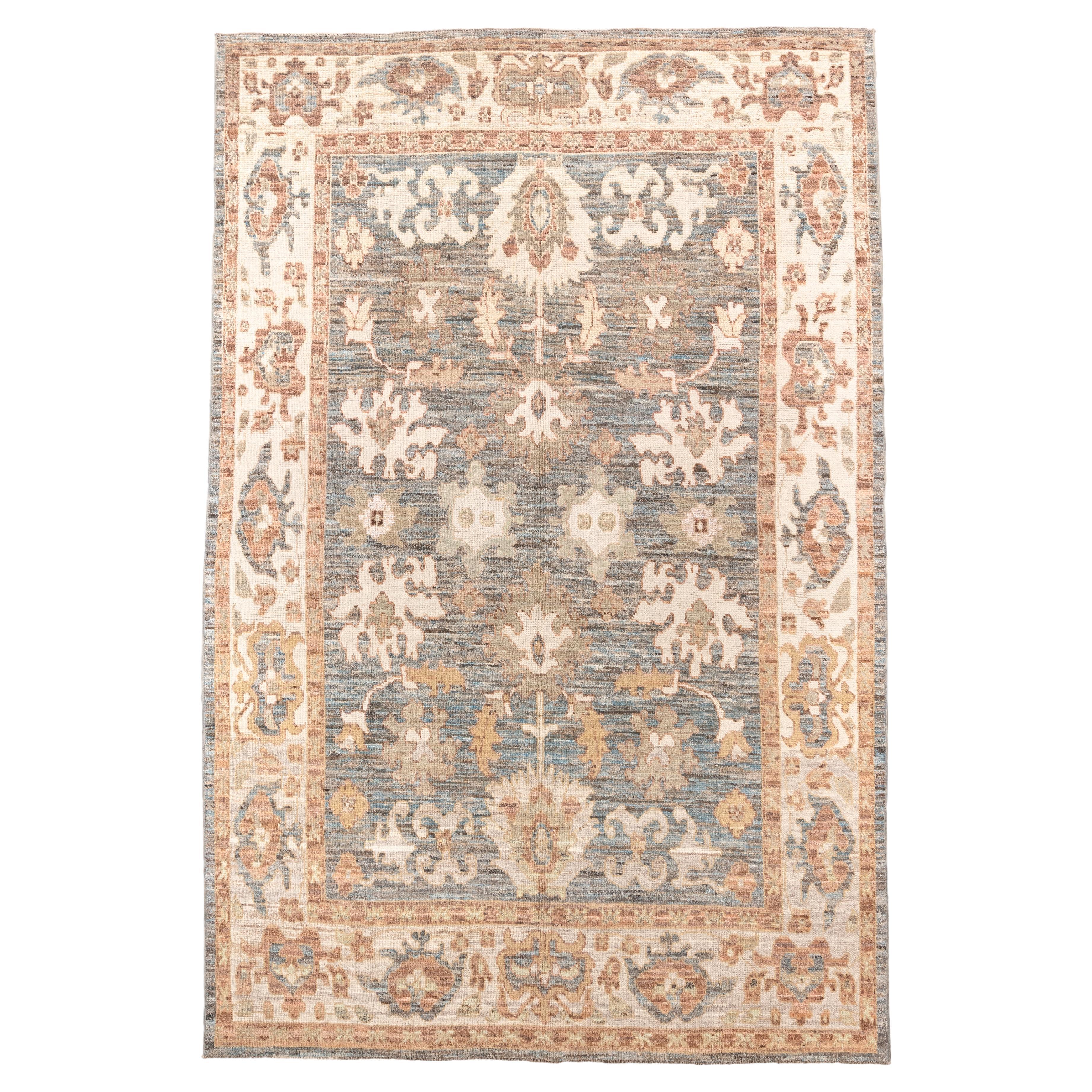 Tapis ancien Oushak avec une palette de couleurs douces en vente