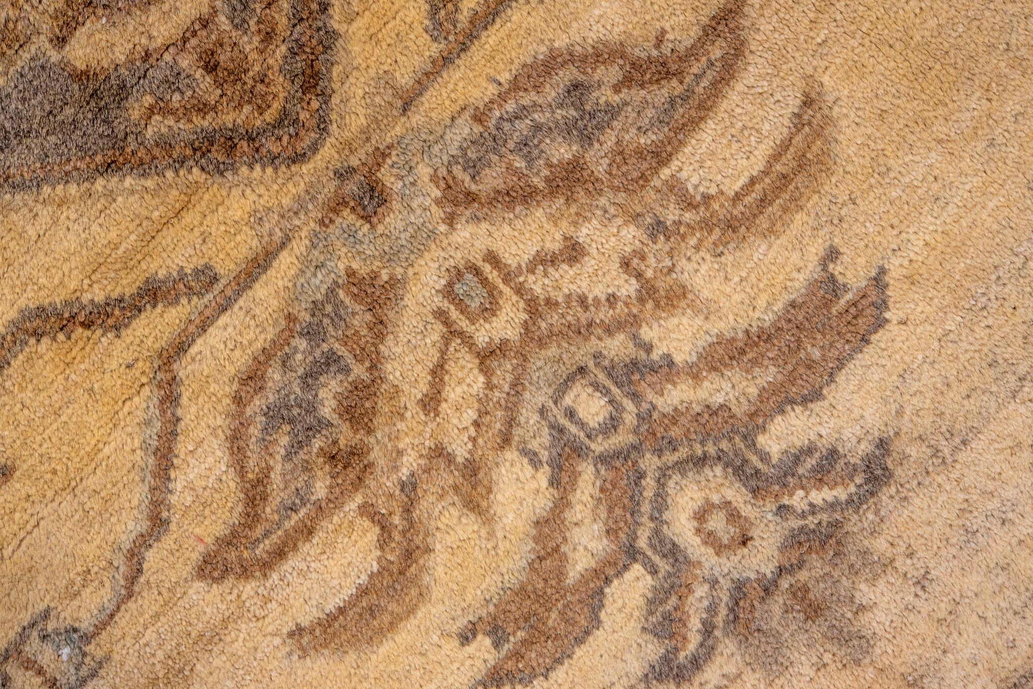 XX secolo Tappeto antico Oushak con medaglione geometrico in morbido beige e taupe in vendita