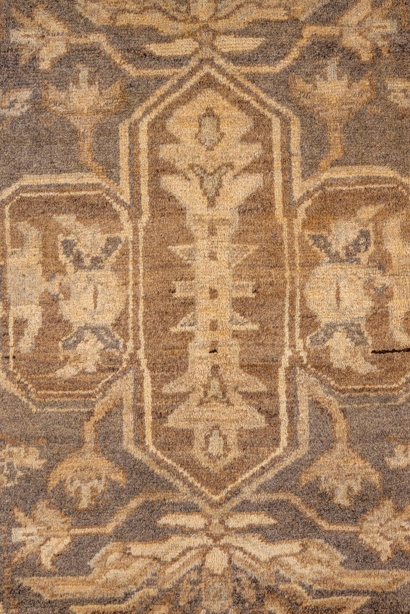 Lana Tappeto antico Oushak con medaglione geometrico in morbido beige e taupe in vendita
