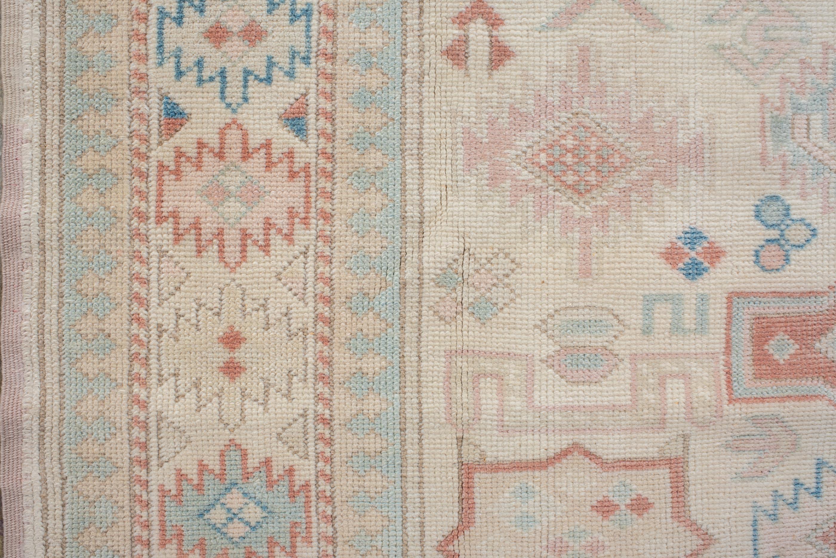 Antique Oushak Rug with Soft Palette In Good Condition For Sale In New York, NY