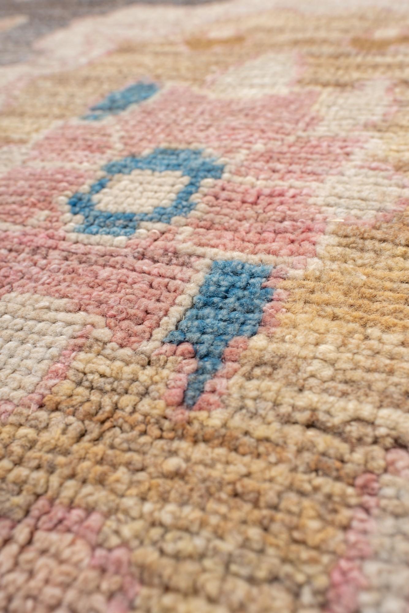 Tapis ancien d'Oushak à la palette vibrante Bon état - En vente à New York, NY