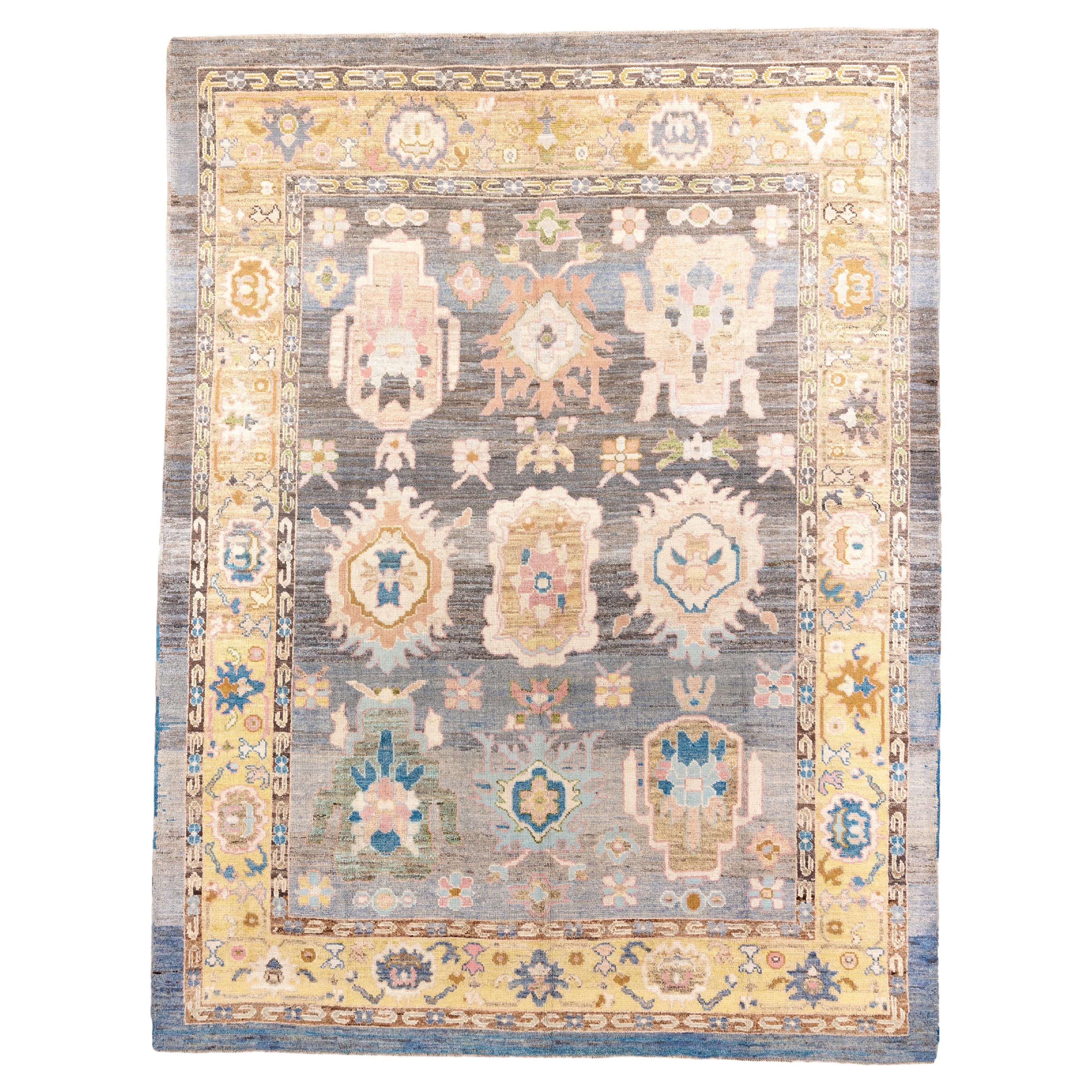 Tapis ancien d'Oushak à la palette vibrante en vente