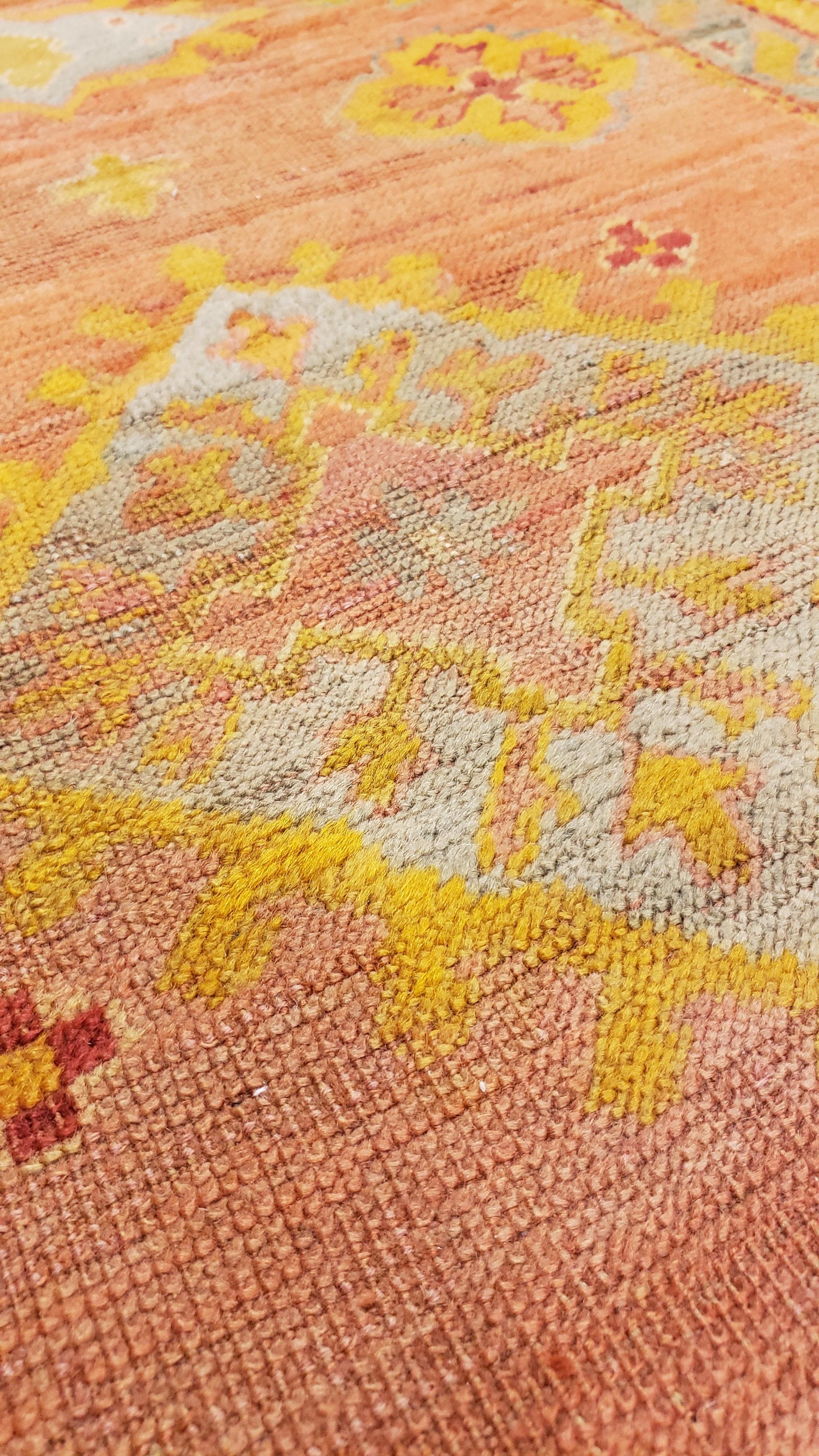 Antiker Oushak-Läufer, türkischer orientalischer Teppich, handgefertigt in Pfirsich, Gelb, Hellblau (Wolle) im Angebot