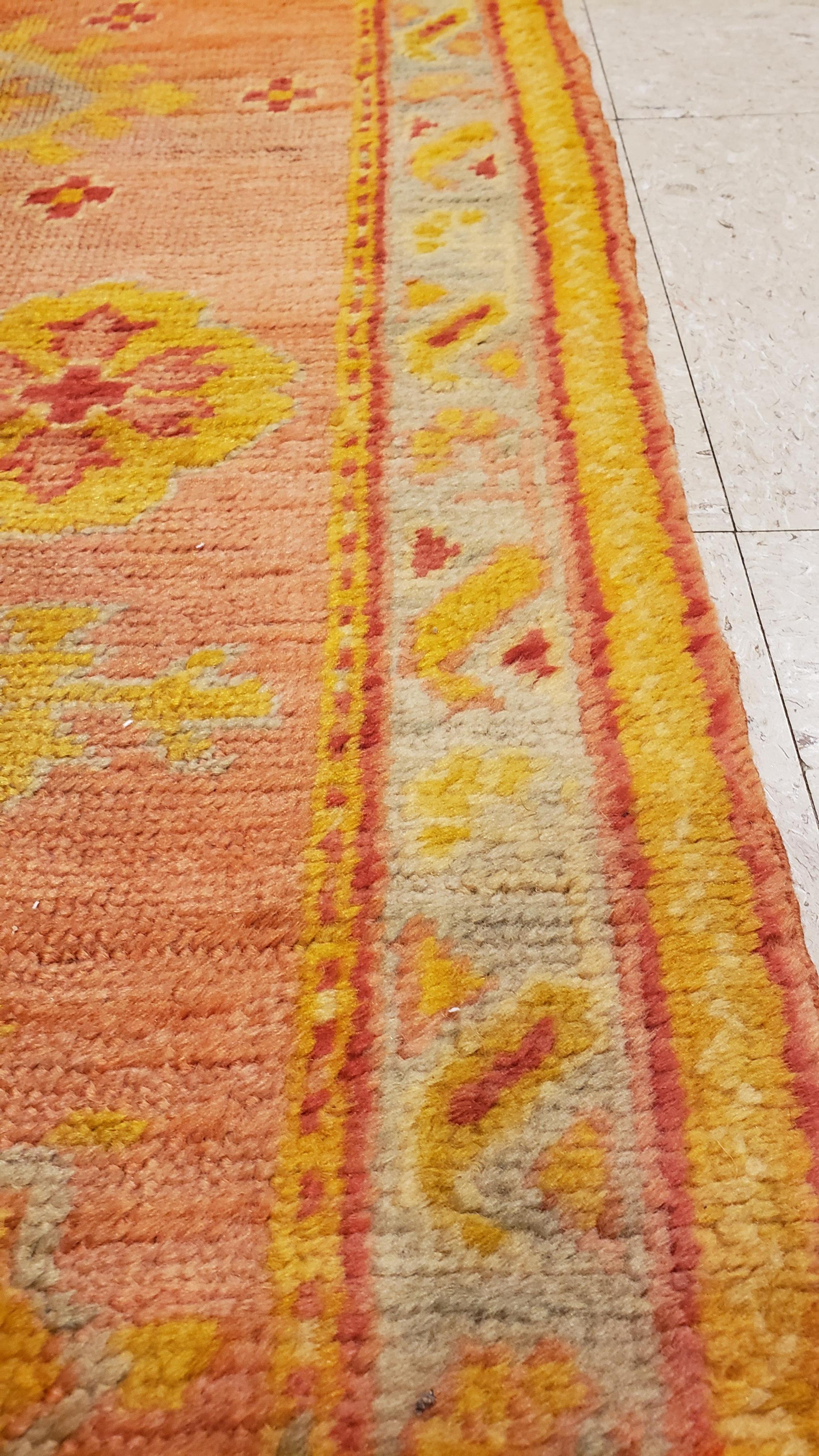 Antiker Oushak-Läufer, türkischer orientalischer Teppich, handgefertigt in Pfirsich, Gelb, Hellblau im Angebot 1
