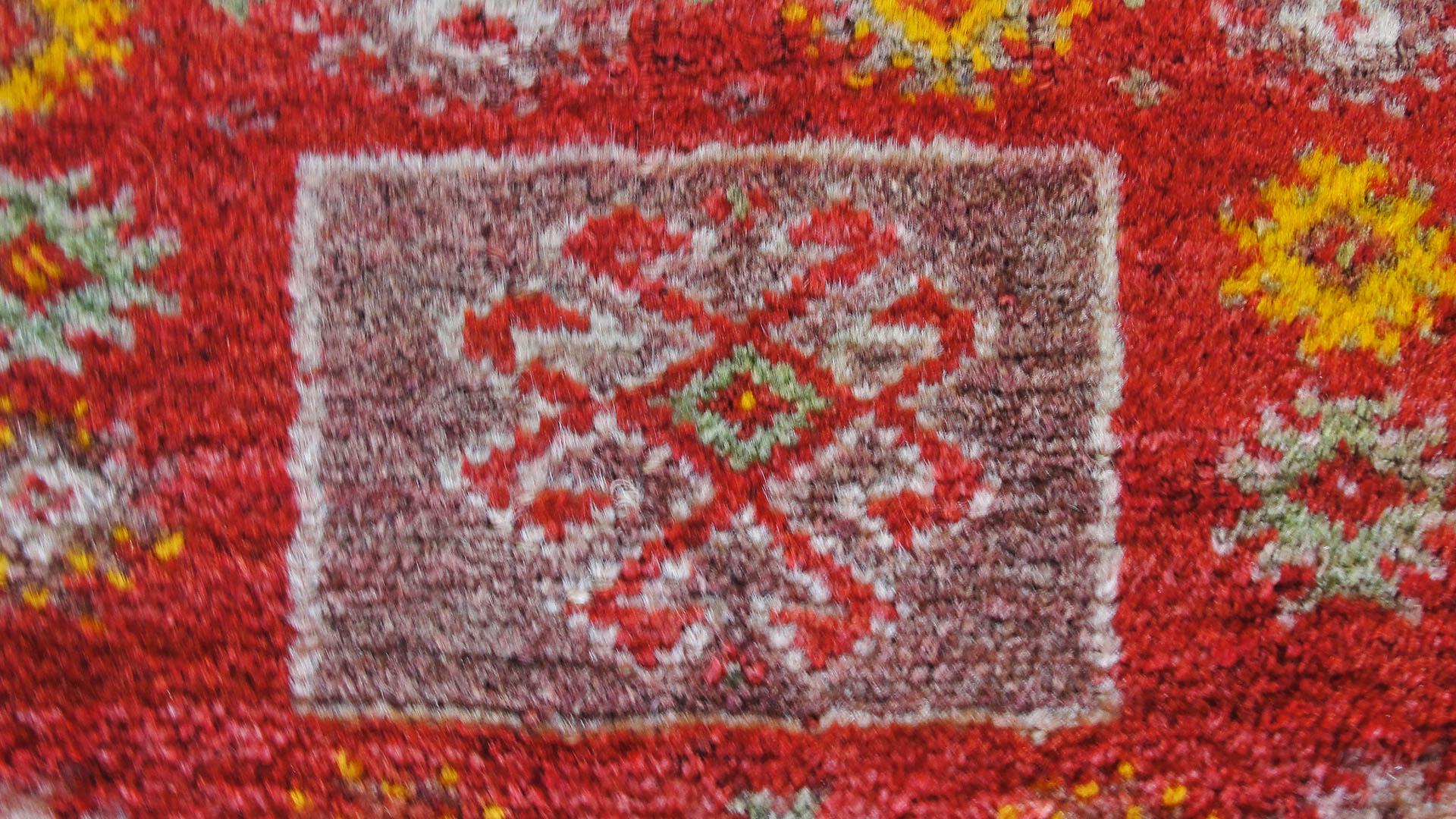 Antique Oushak Small Rug In Excellent Condition In Evanston, IL