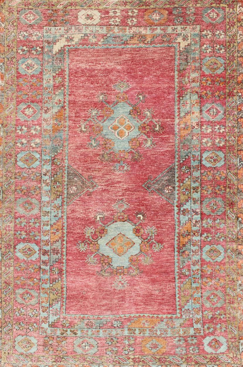 Vibrant Medallion design Turkish antique rug, rug en-176416, country of origin / type: Turkey / Oushak, circa 1930
Antique Oushak with coral pink, orange, gray, taupe light brown & light blue
This antique Turkish oushak rug features a dual