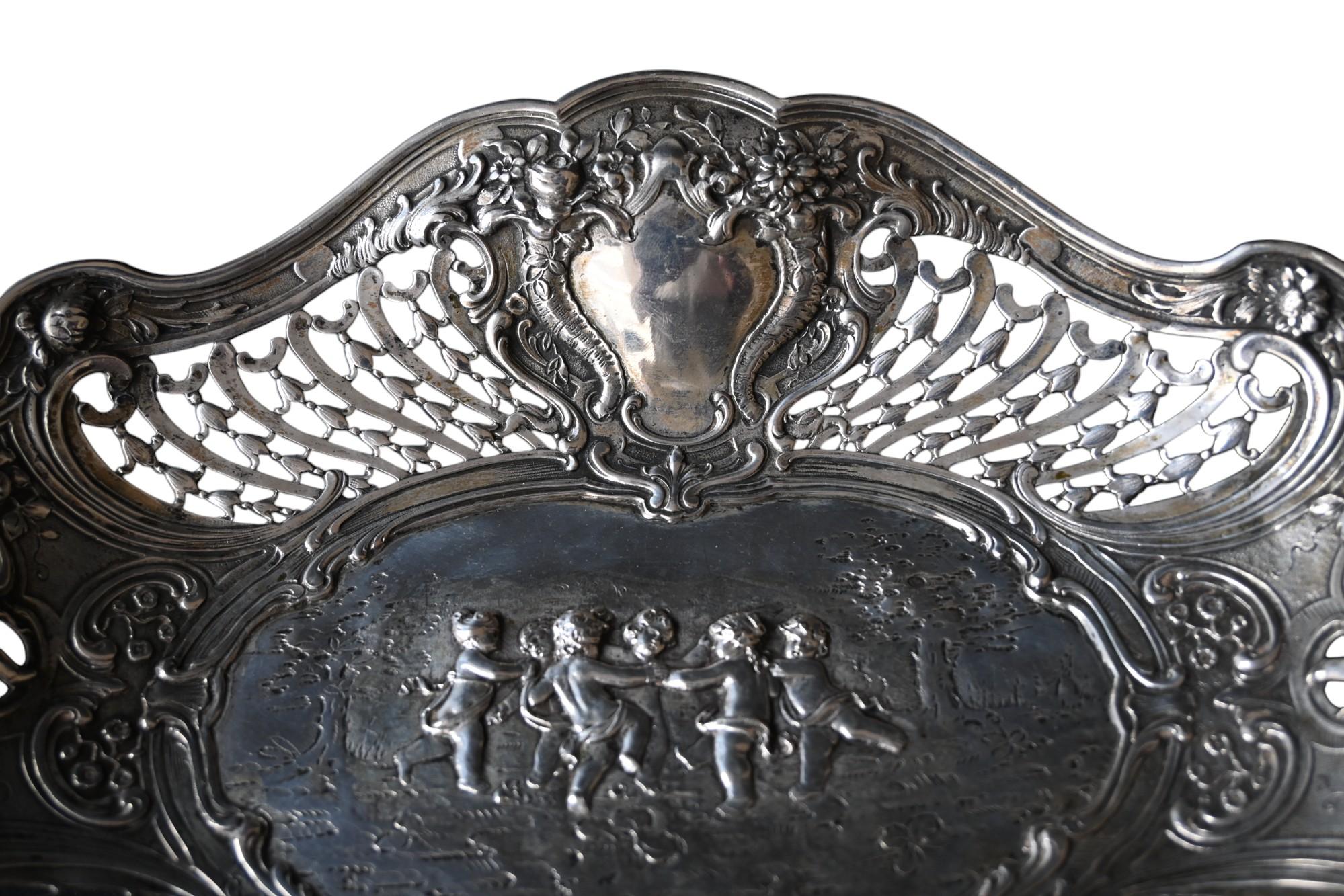 A basket, solid silver basket, graded 800, of the late 19th century,
20 x 36 cm, height 7.5 cm, weight 480 g