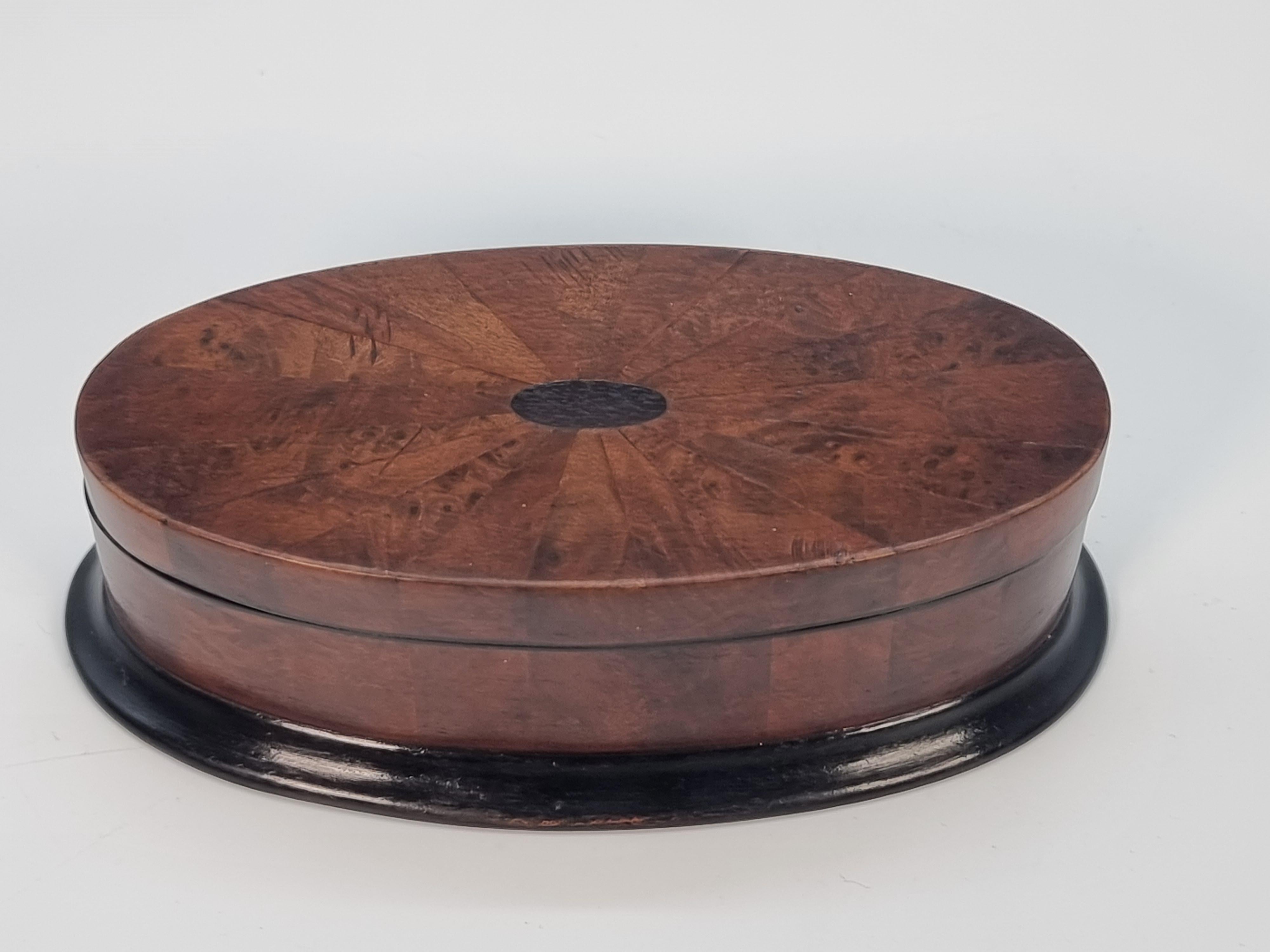 Edwardian Antique oval box veneered in segments of various woods, English circa 1910 For Sale