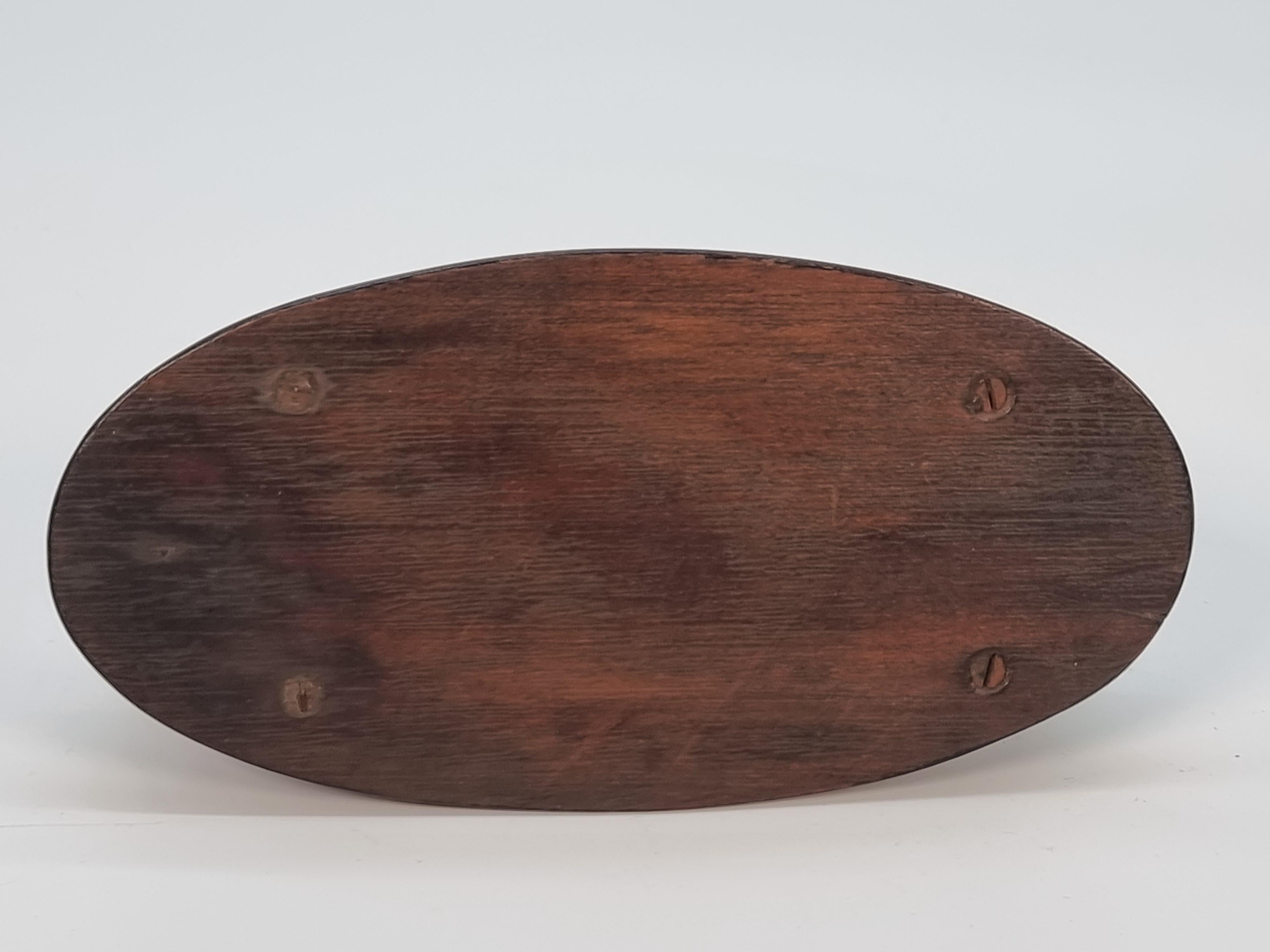 Antique oval box veneered in segments of various woods, English circa 1910 For Sale 2