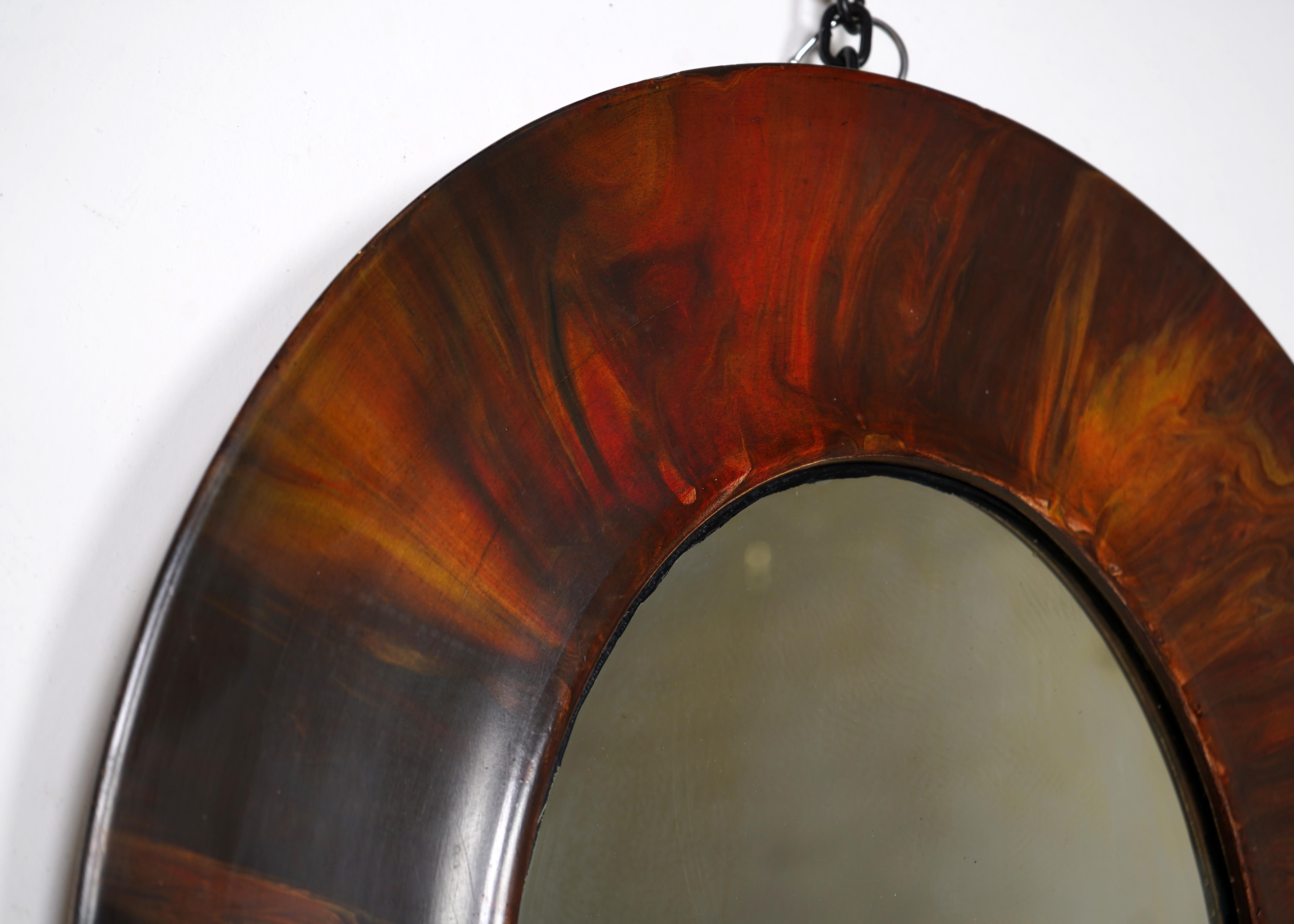 Antiker ovaler, bunt bemalter Rahmenspiegel (Gemalt) im Angebot