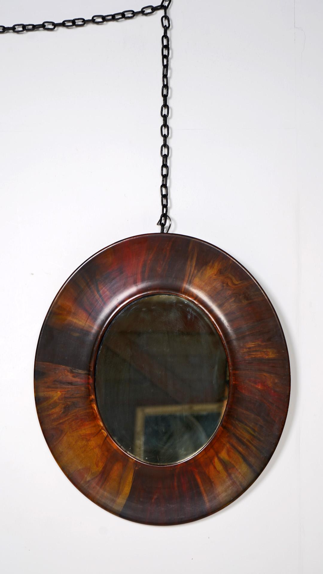 Antiker ovaler, bunt bemalter Rahmenspiegel (20. Jahrhundert) im Angebot