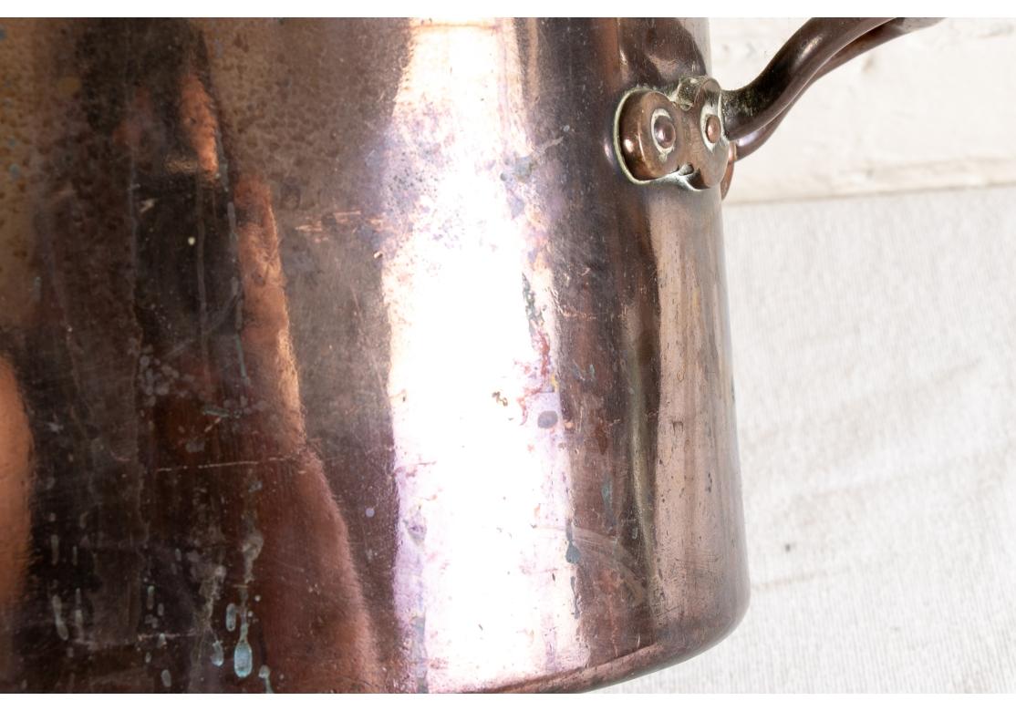 Antique Oval Copper Pot In Distressed Condition In Bridgeport, CT