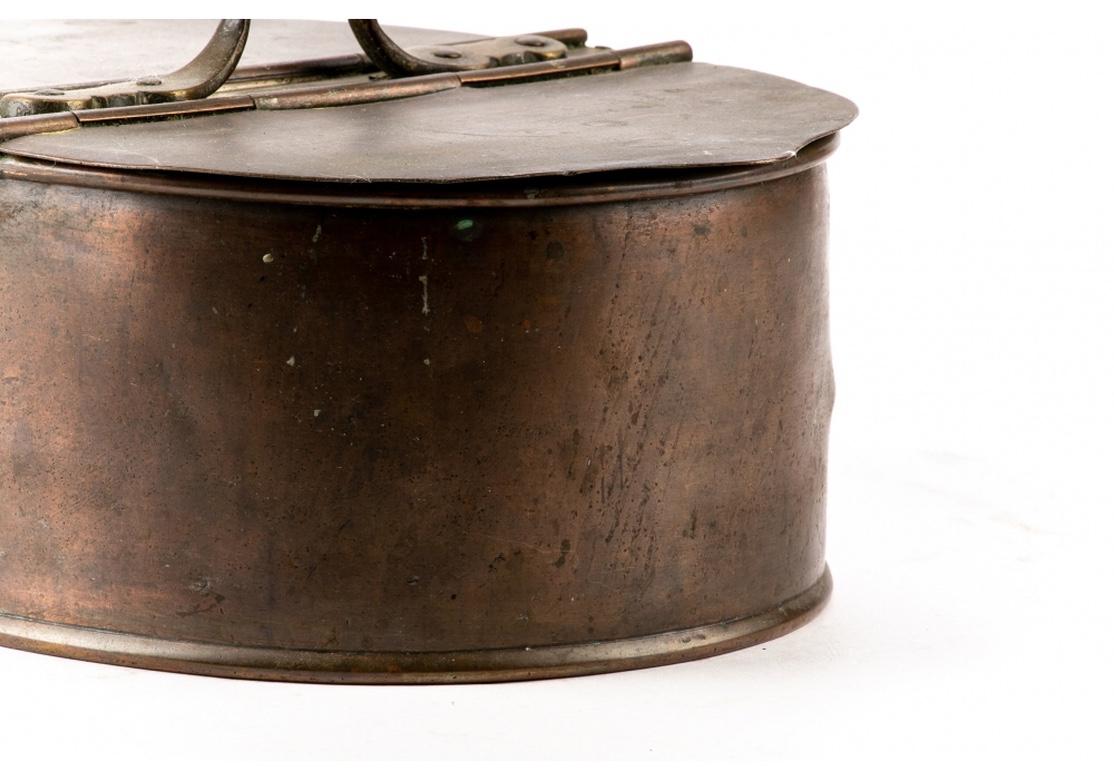 Ancienne malle de rangement ovale en cuivre en vente 7