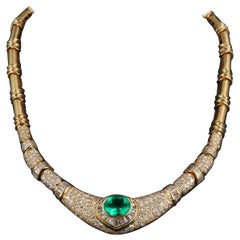 Antike Chevron-Gold-Halskette mit Smaragd im Ovalschliff und Diamanten, 18 Karat Gold