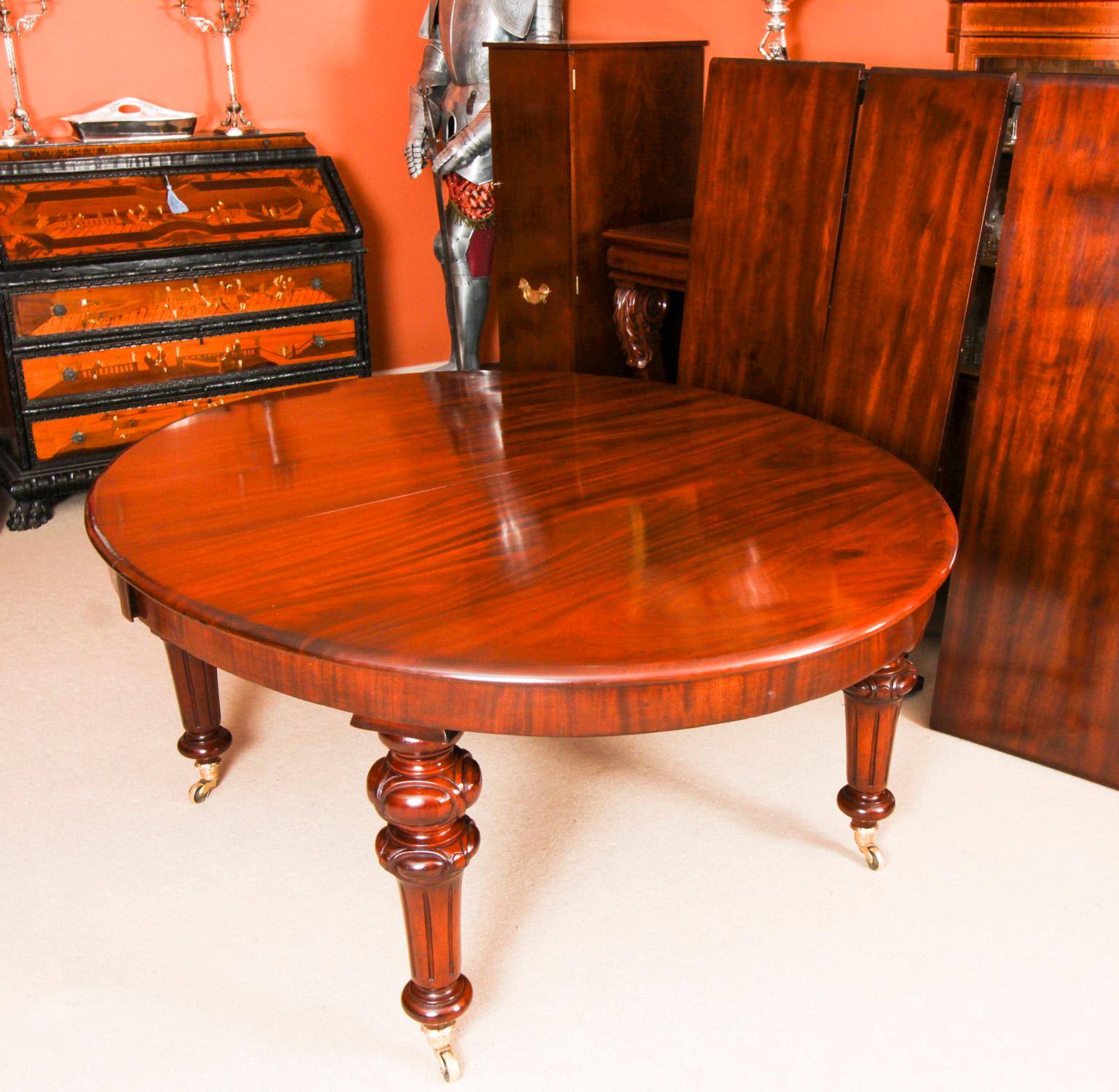 Antique Oval Extending Dining Table 19th C & 10 Balloon Back Dining Chairs In Good Condition In London, GB