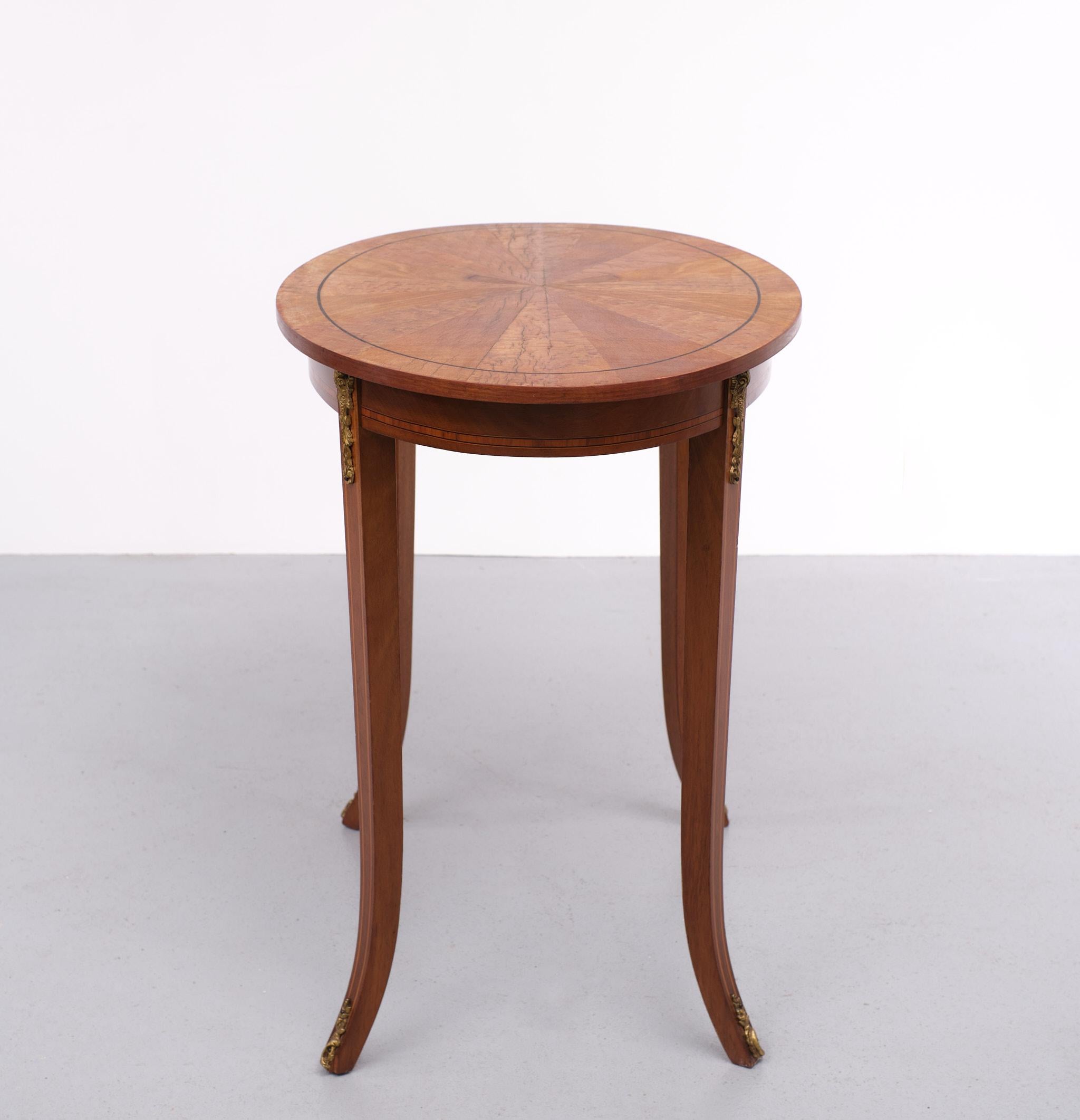 Very nice Antique France center table. Oval shape. Nut and burl wood Star shape inlay. 
Nice bronze ormolu mounts. Beautiful elegant table.