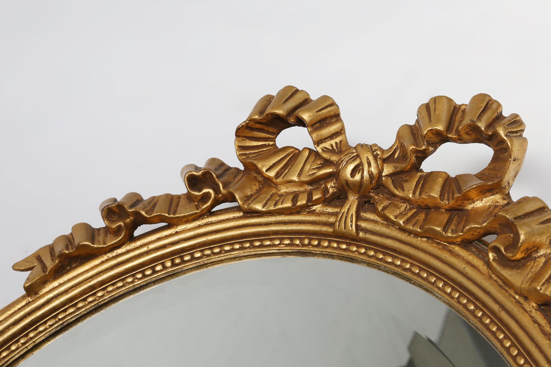 Antiguo espejo oval dorado de madera y escayola, Bélgica ca. 1900 Barroco en venta
