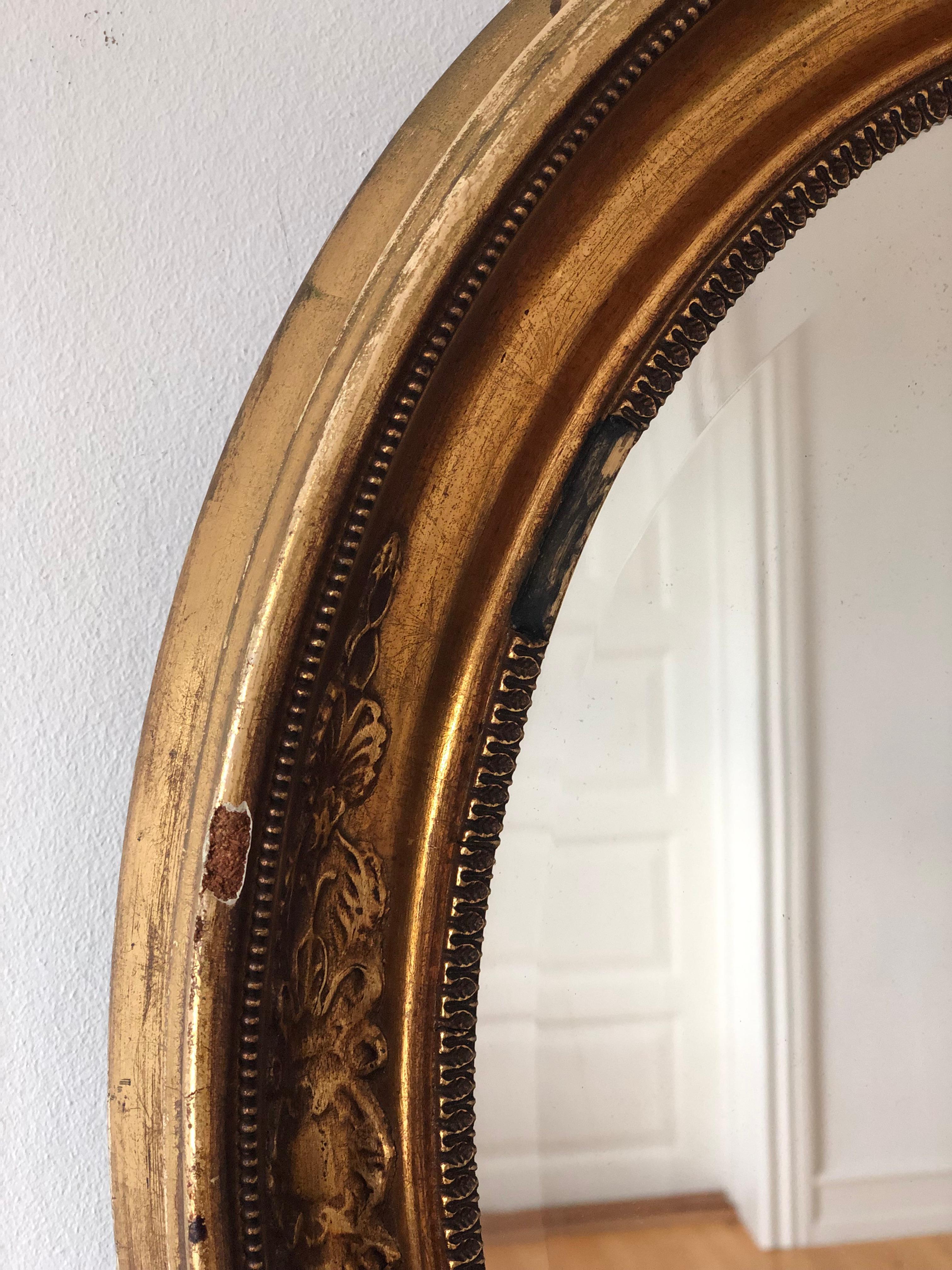 Francese Antique Mirror ovale in legno dorato Francia Fine Ottocento in vendita