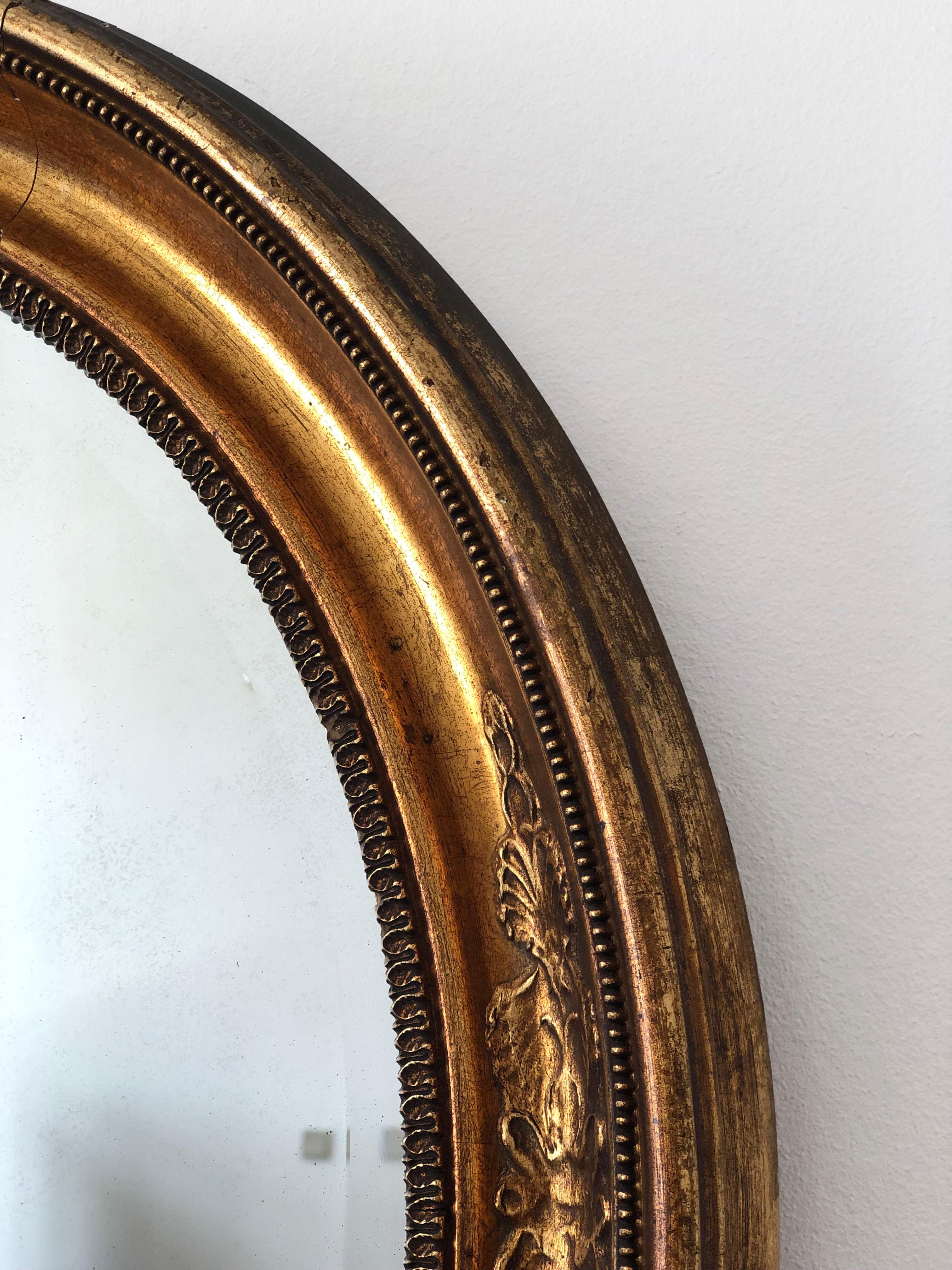 Specchio Antique Mirror ovale in legno dorato Francia Fine Ottocento in vendita