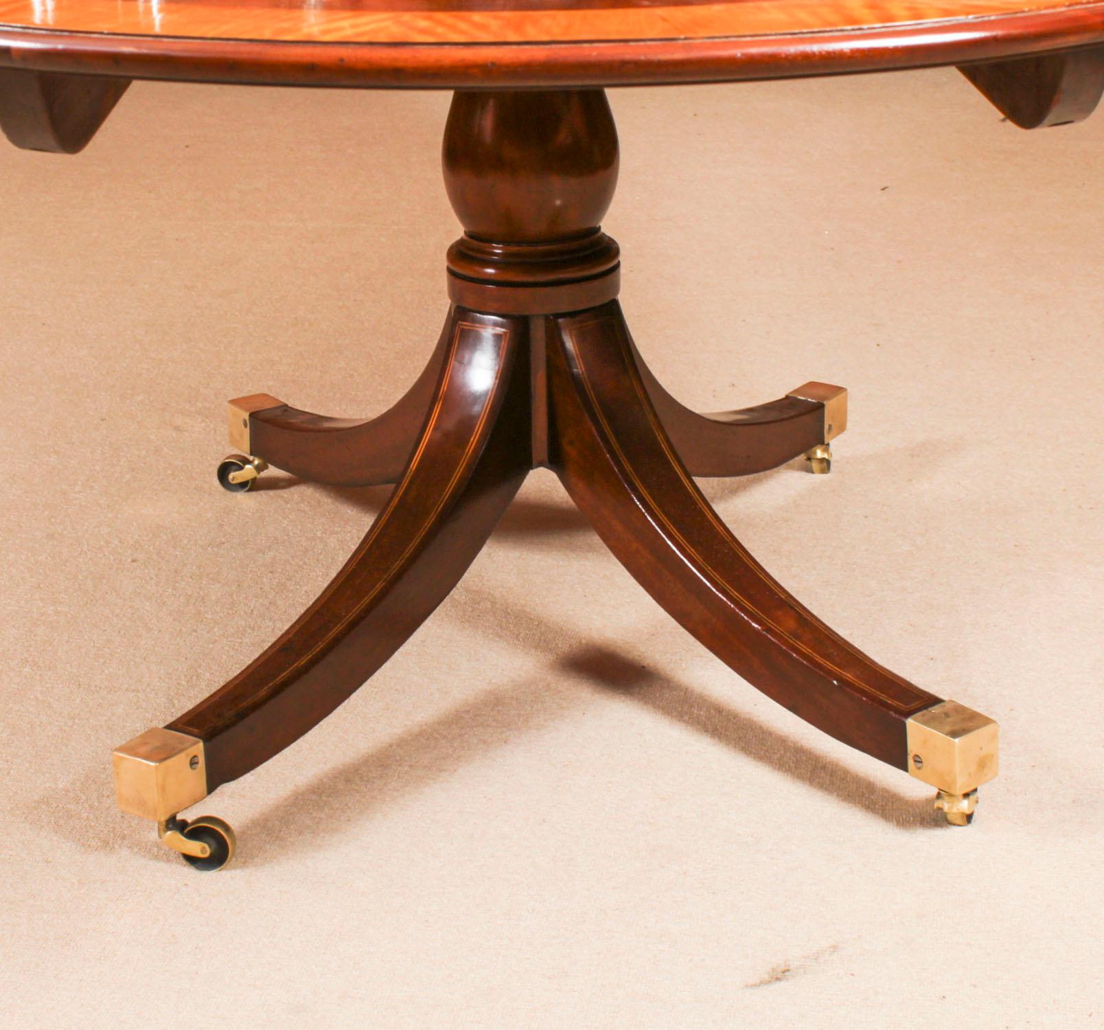Ancienne table de salle à manger Regency incrustée ovale et feuille 19ème siècle 3