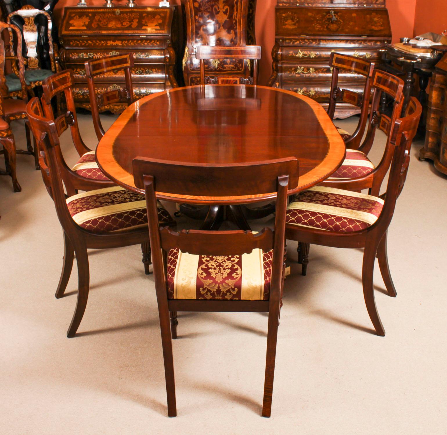Anglais Ancienne table de salle à manger Regency incrustée ovale et feuille 19ème siècle