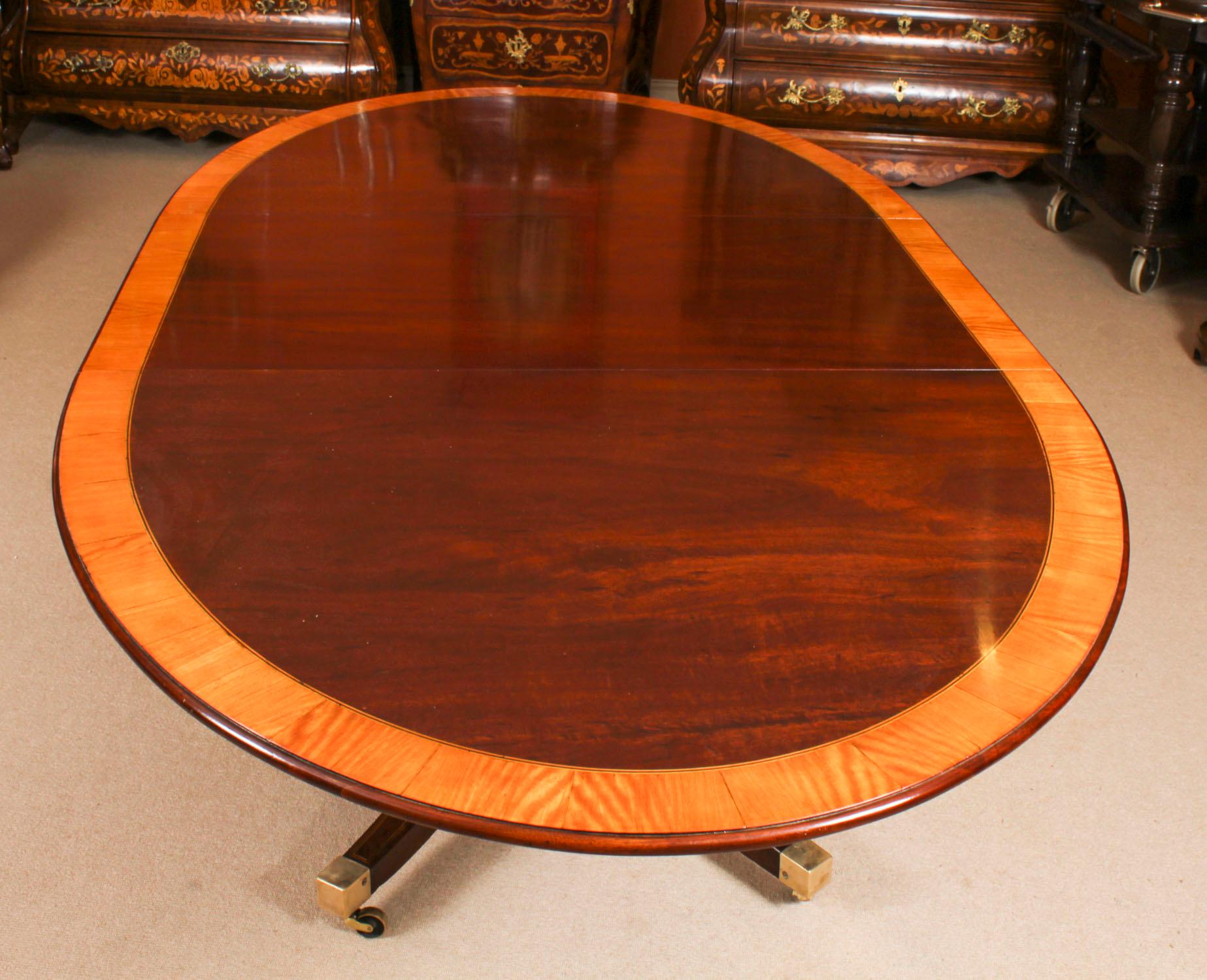 XIXe siècle Ancienne table de salle à manger Regency incrustée ovale et feuille 19ème siècle