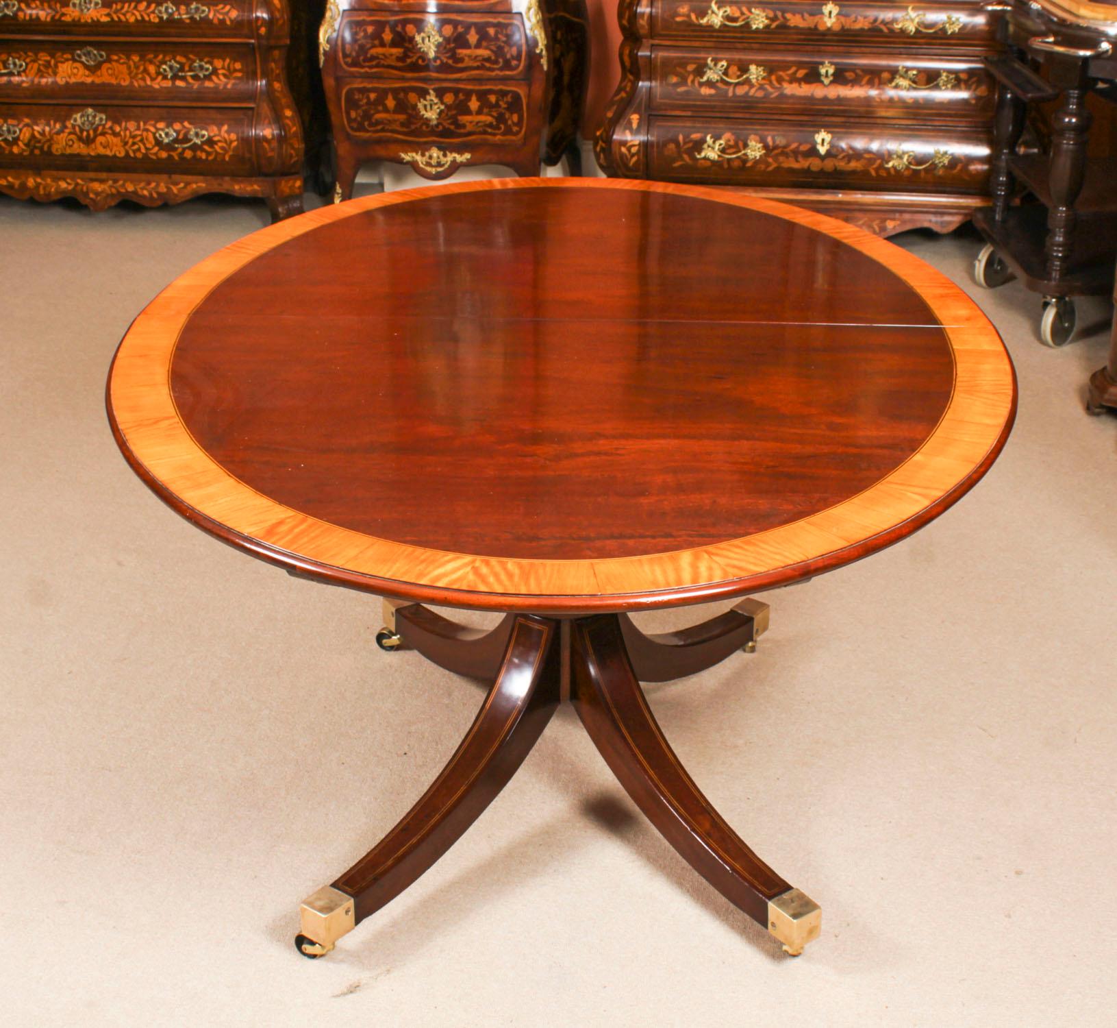 Ancienne table de salle à manger Regency incrustée ovale et feuille 19ème siècle 1