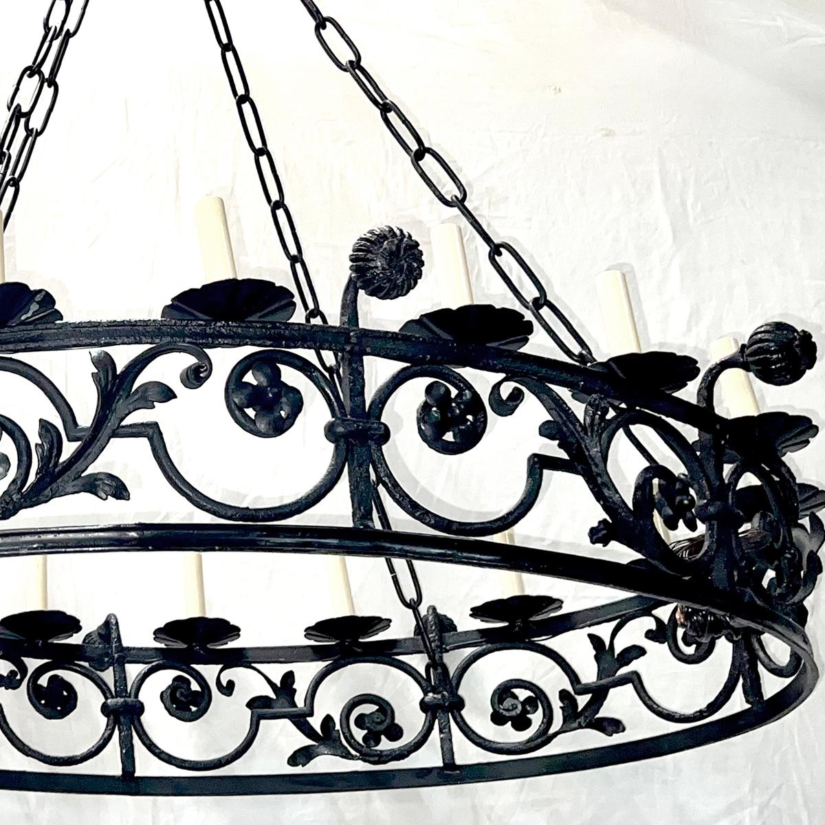 Francese Lampadario ovale antico in ferro in vendita