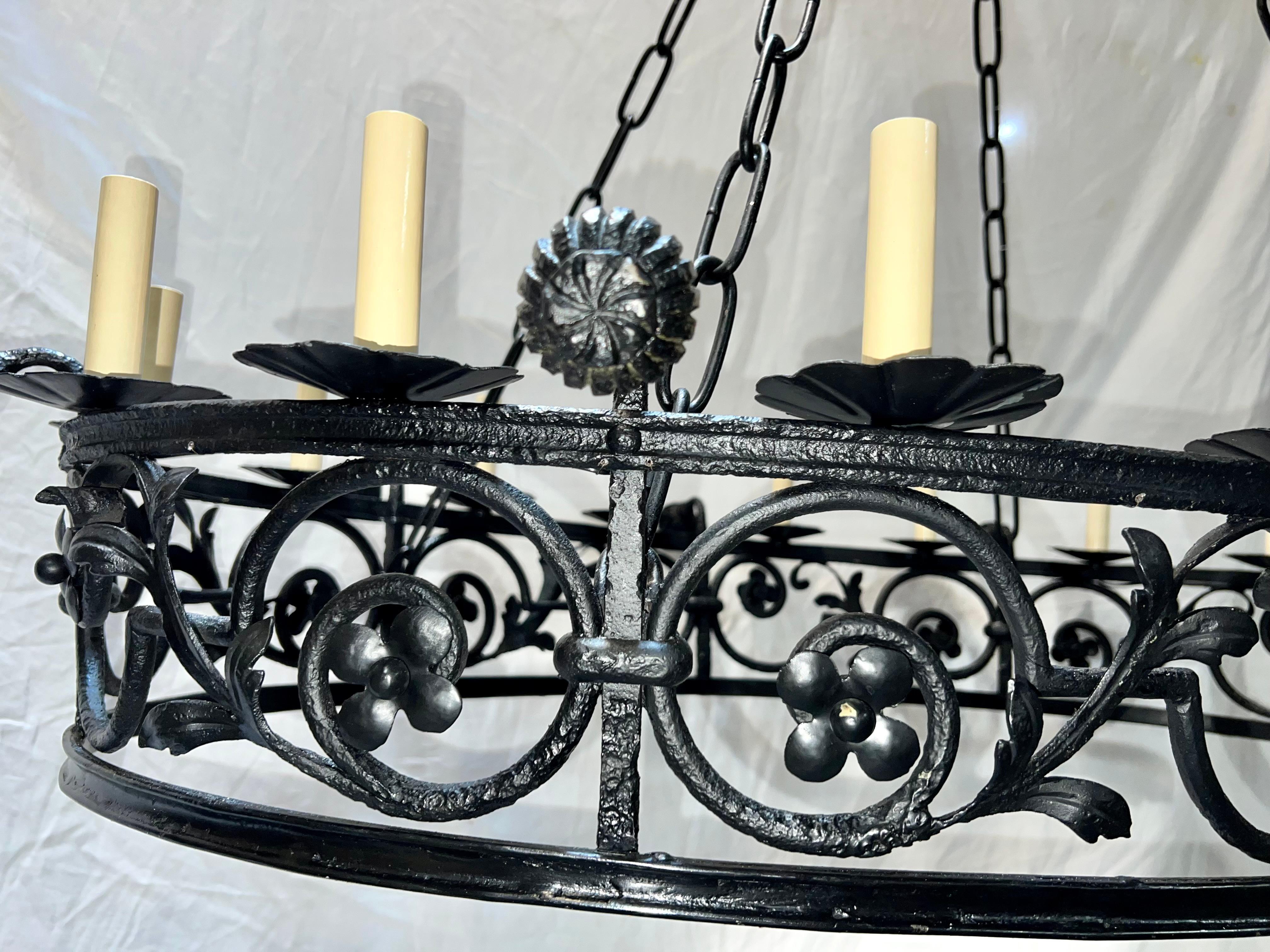 Ferro battuto Lampadario ovale antico in ferro in vendita