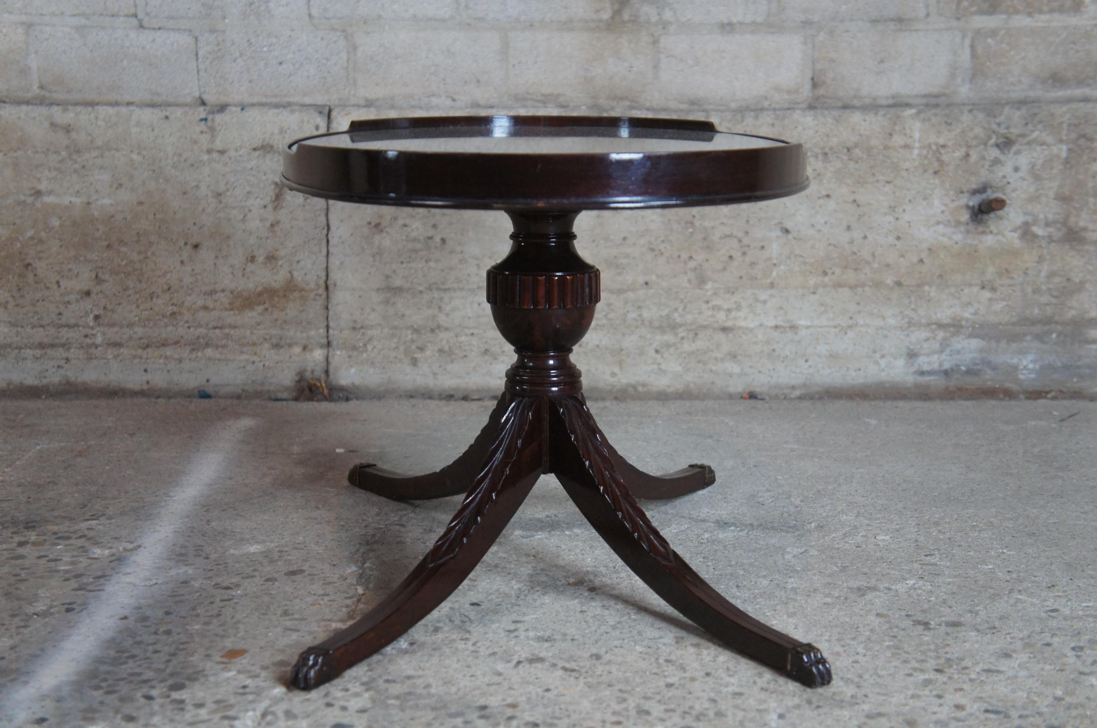 Mid-20th Century Antique Oval Mahogany Duncan Phyfe Pedestal Coffee Tea Table w Glass Top