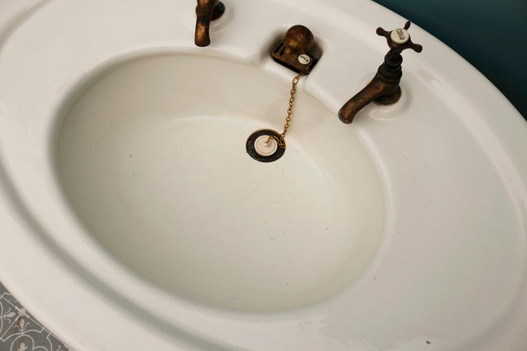 Antique Oval Shaped Pedestal Sink For Sale at 1stDibs antique