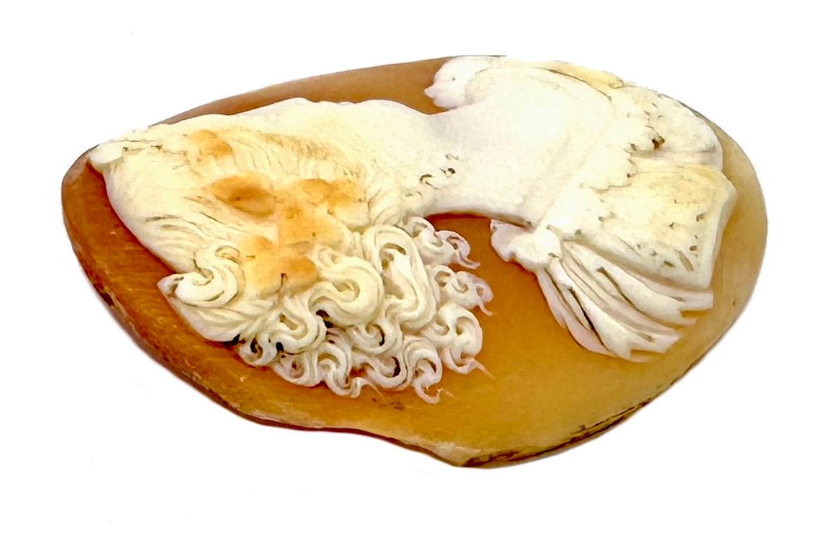 Antique Oval Shell Cameo of the Goddess Flora in Neo Gothic Dress Italy In Good Condition For Sale In Munich, Bavaria